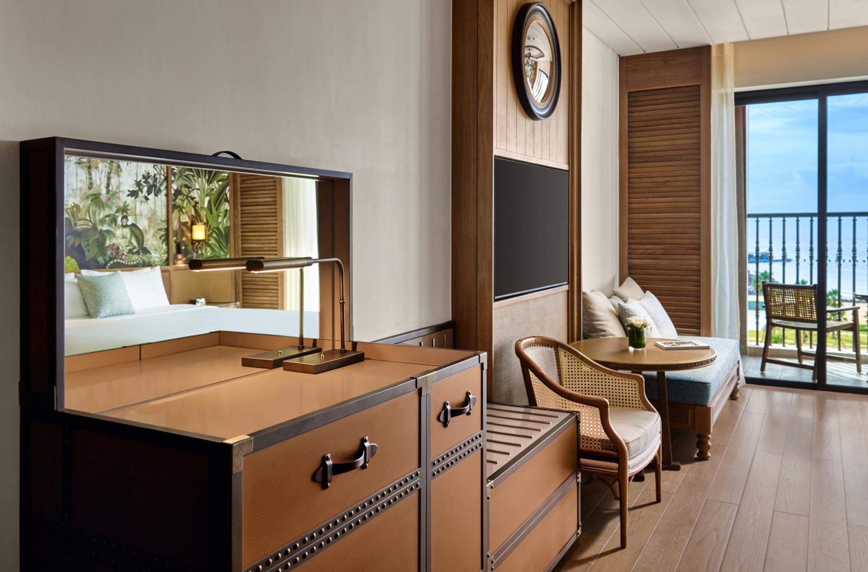 Superior King Room with Balcony and Sea View - Photo 3