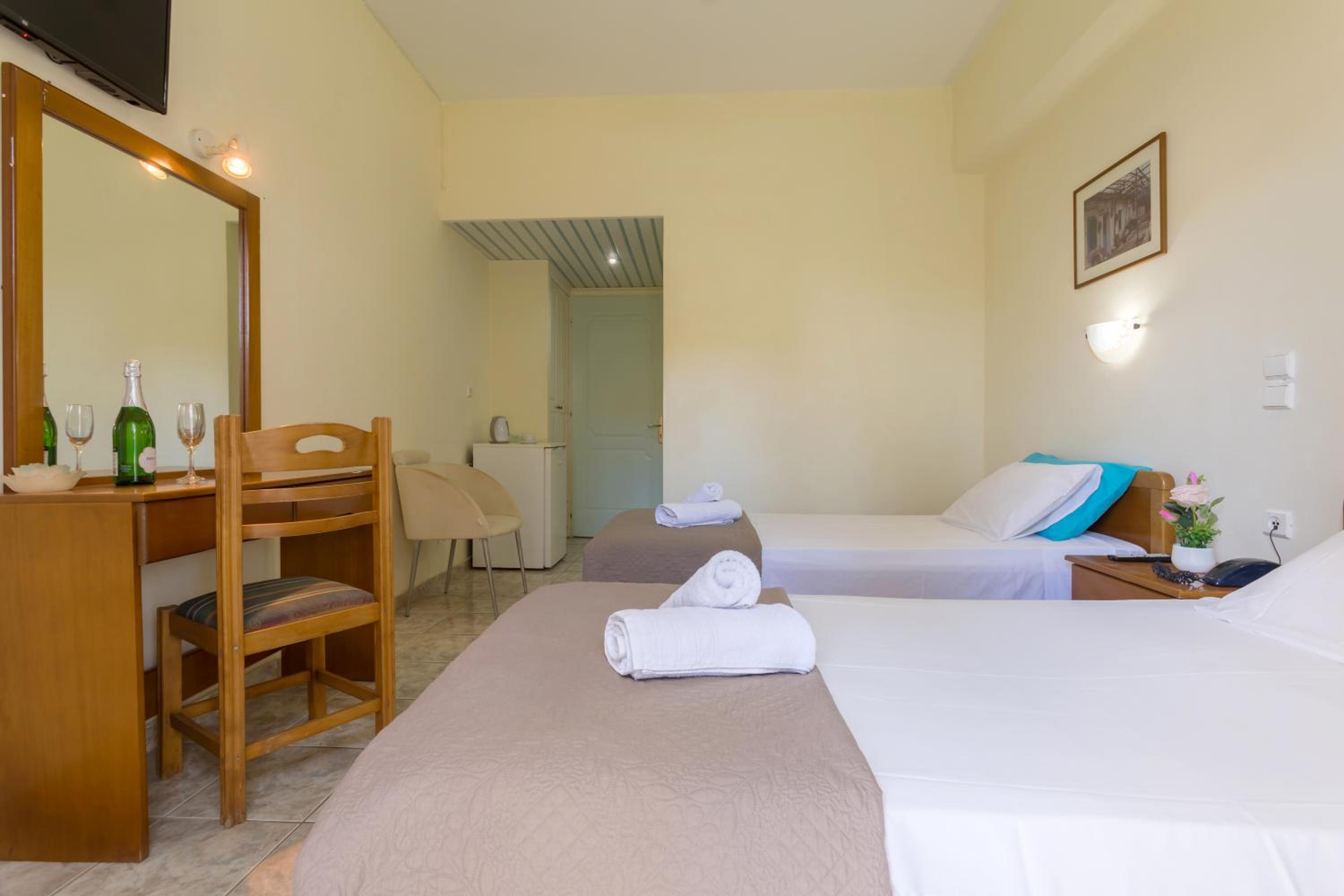 Double Room First Floor Pool View photo 1