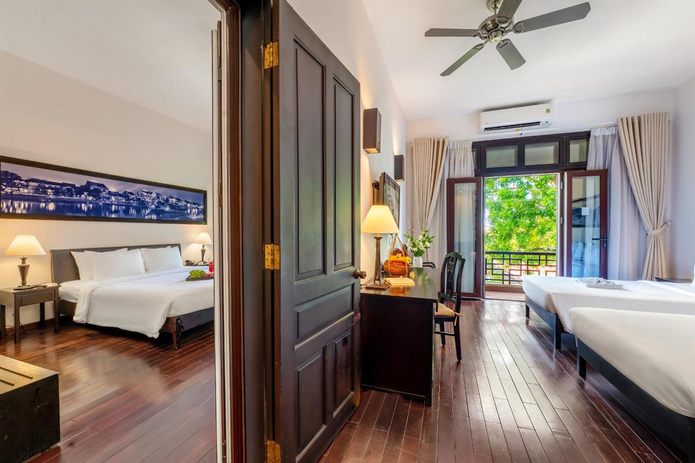 Connecting Door Room photo 1
