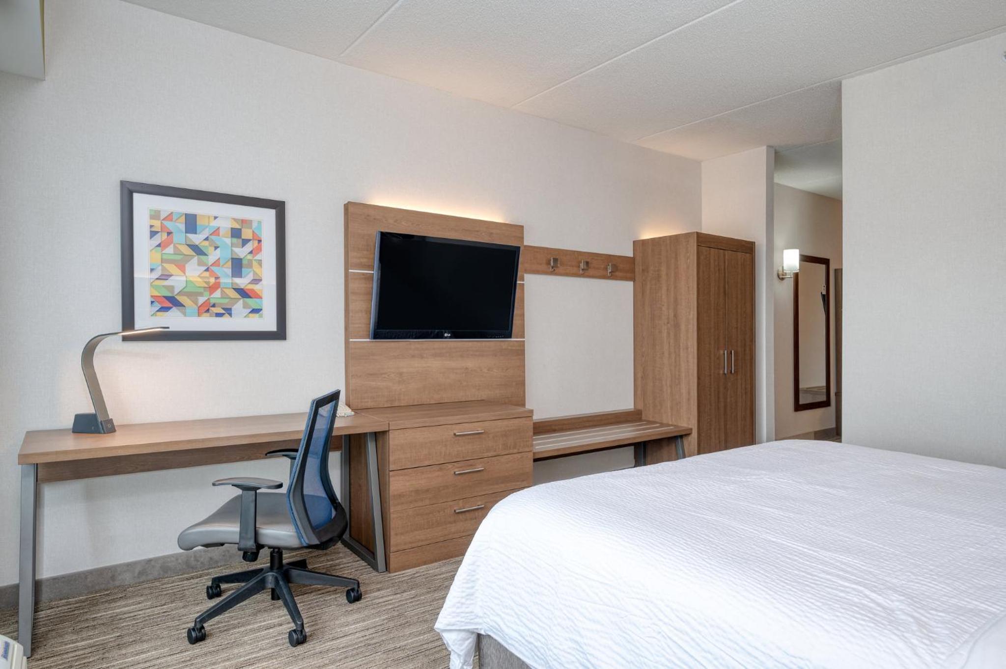 Standard King Room - Photo 3