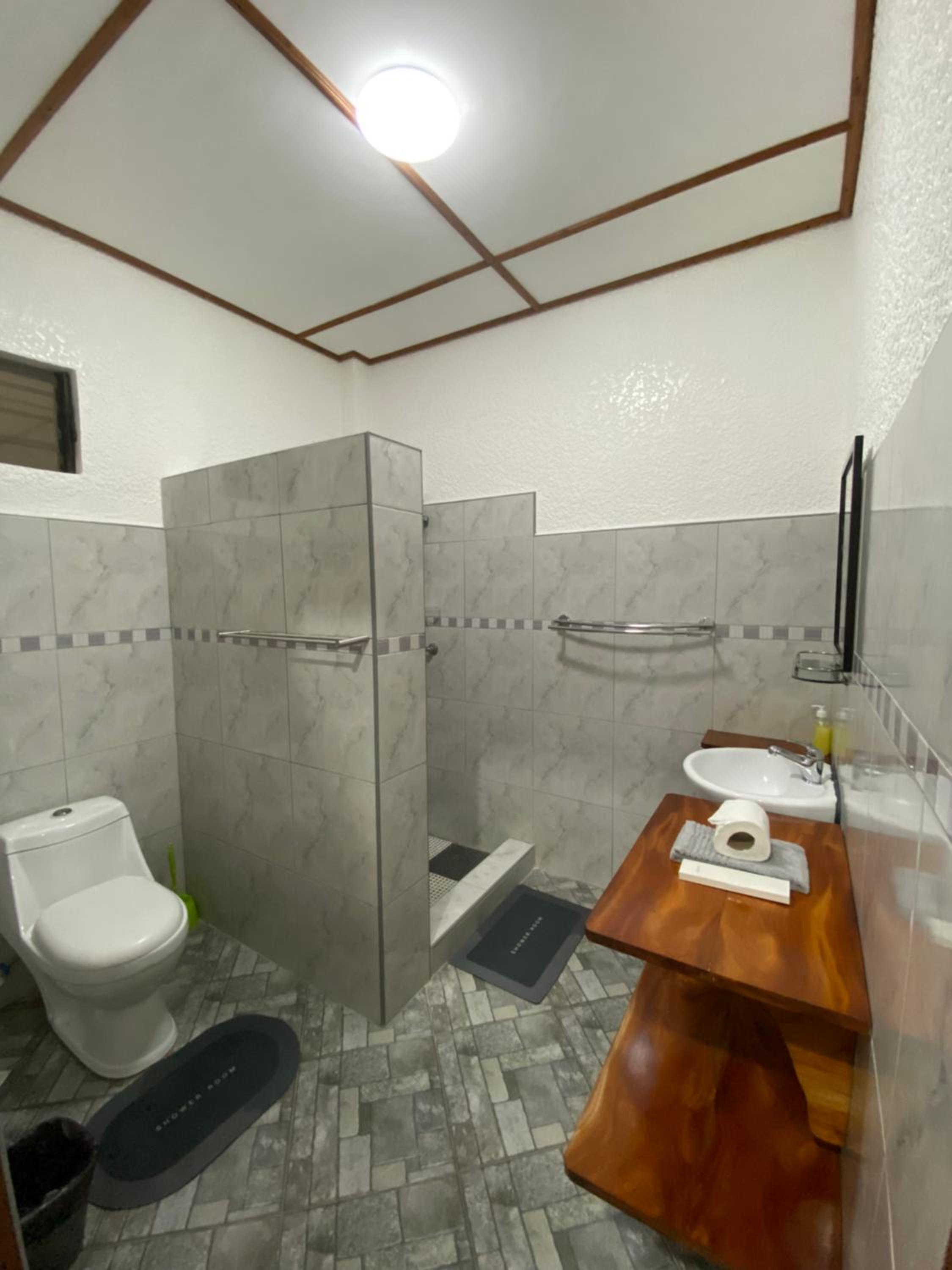 Standard Queen Room - Photo 18
