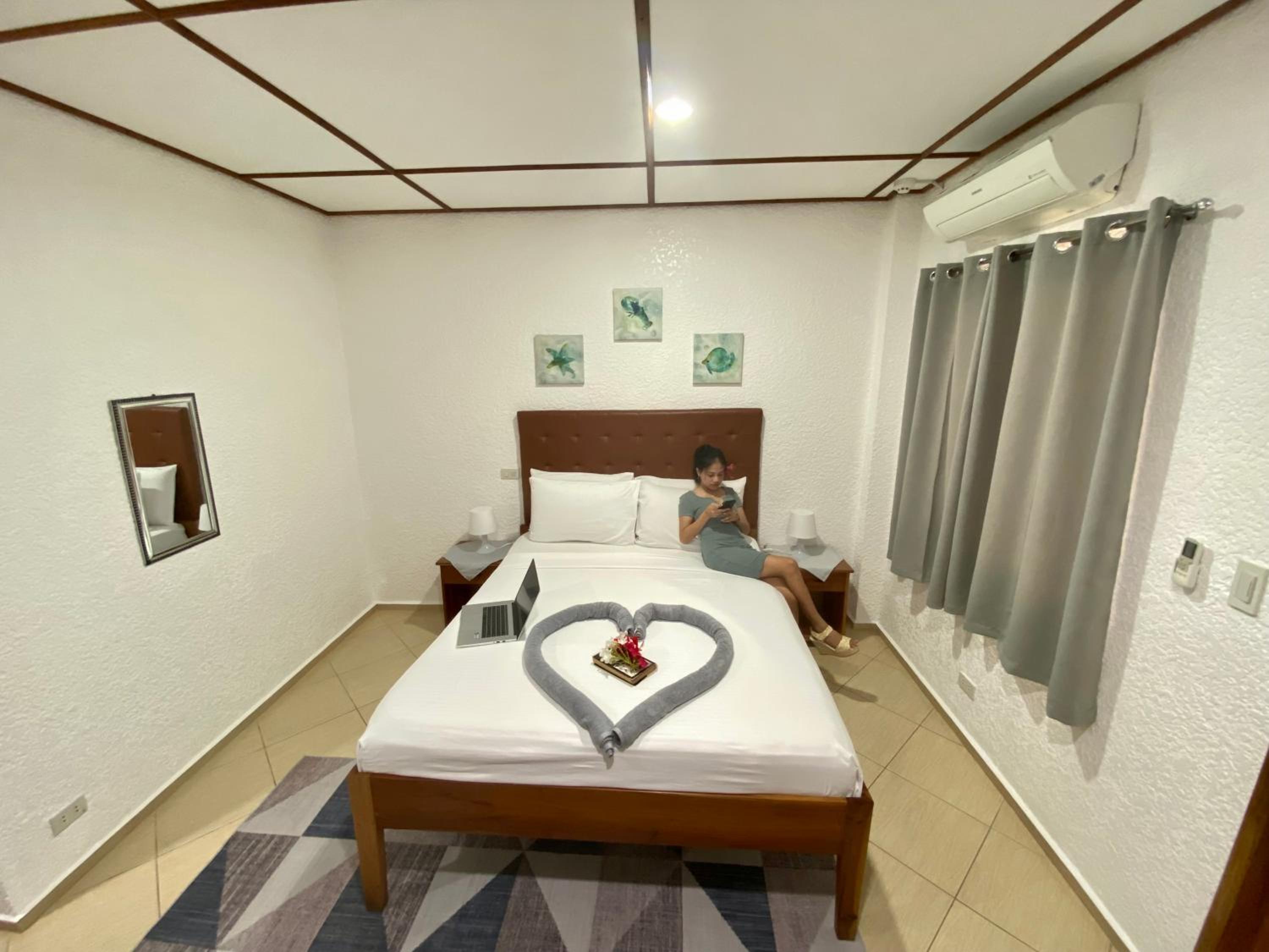 Standard Queen Room - Photo 10