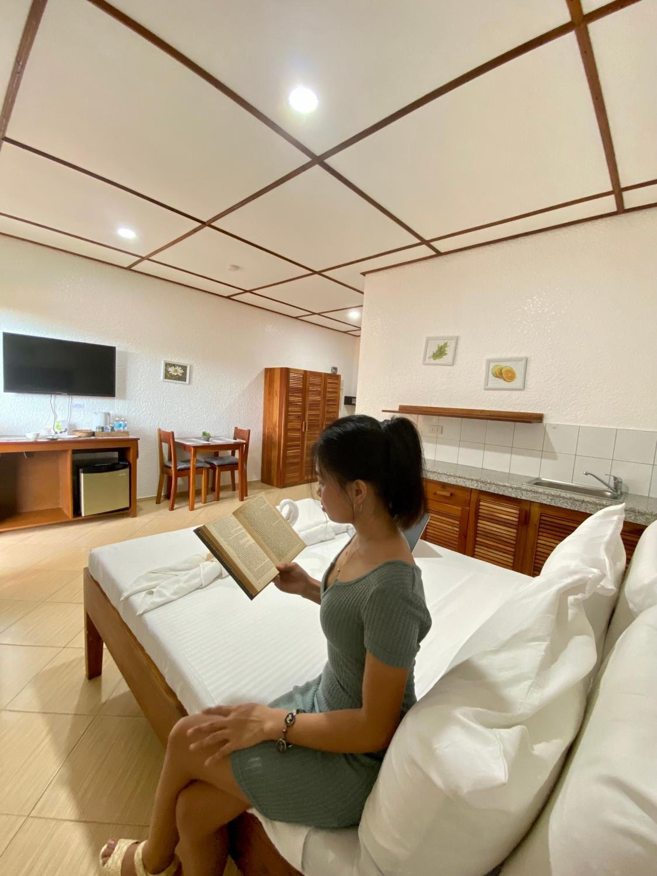 Standard Queen Room - Photo 9