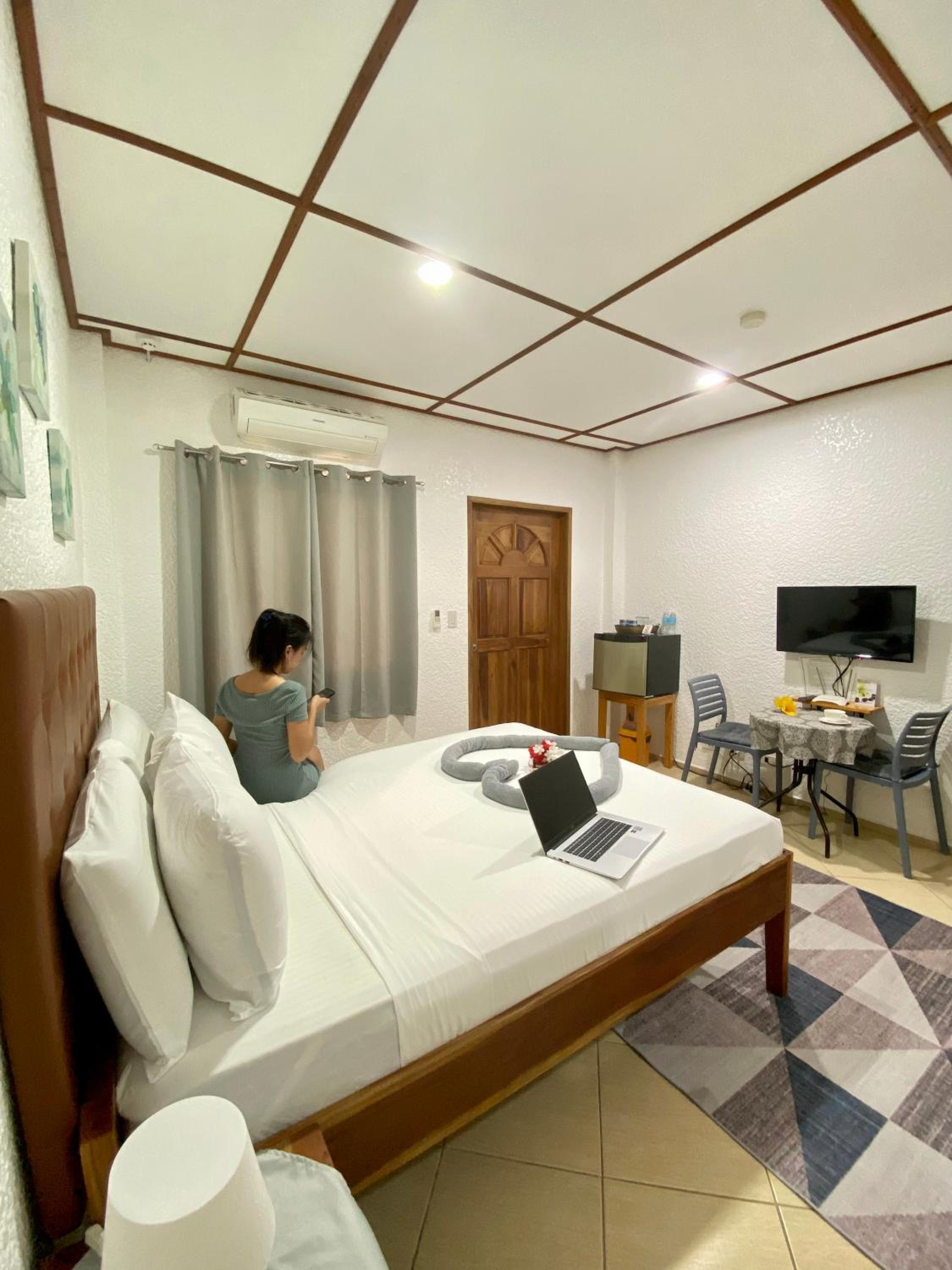 Standard Queen Room - Photo 5