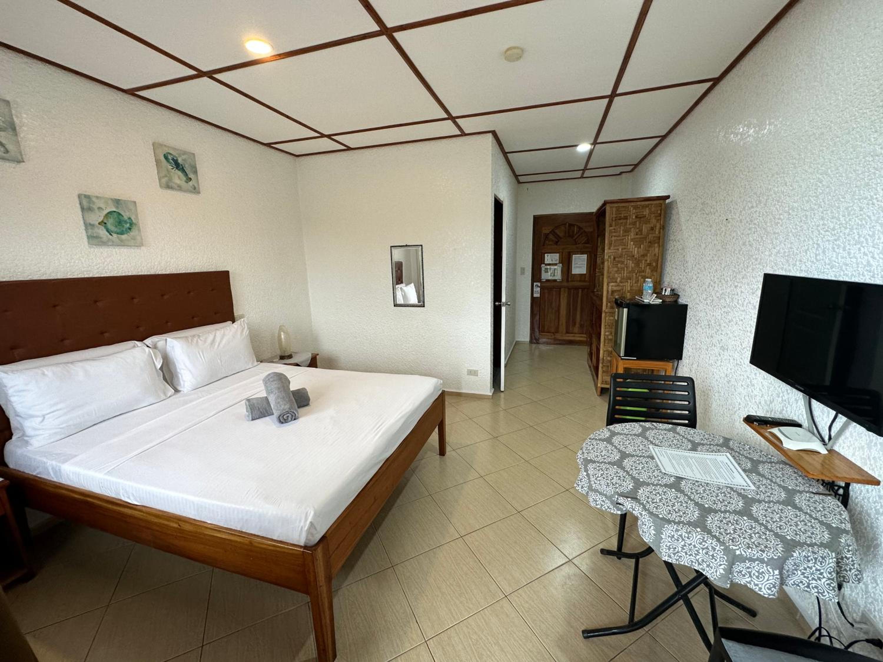 Standard Queen Room - Photo 13
