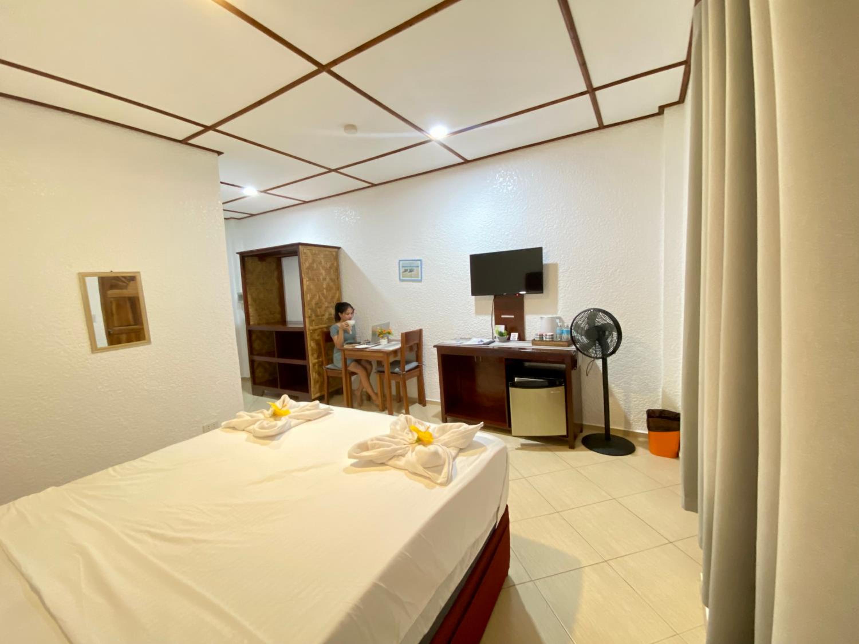 Deluxe Queen Room