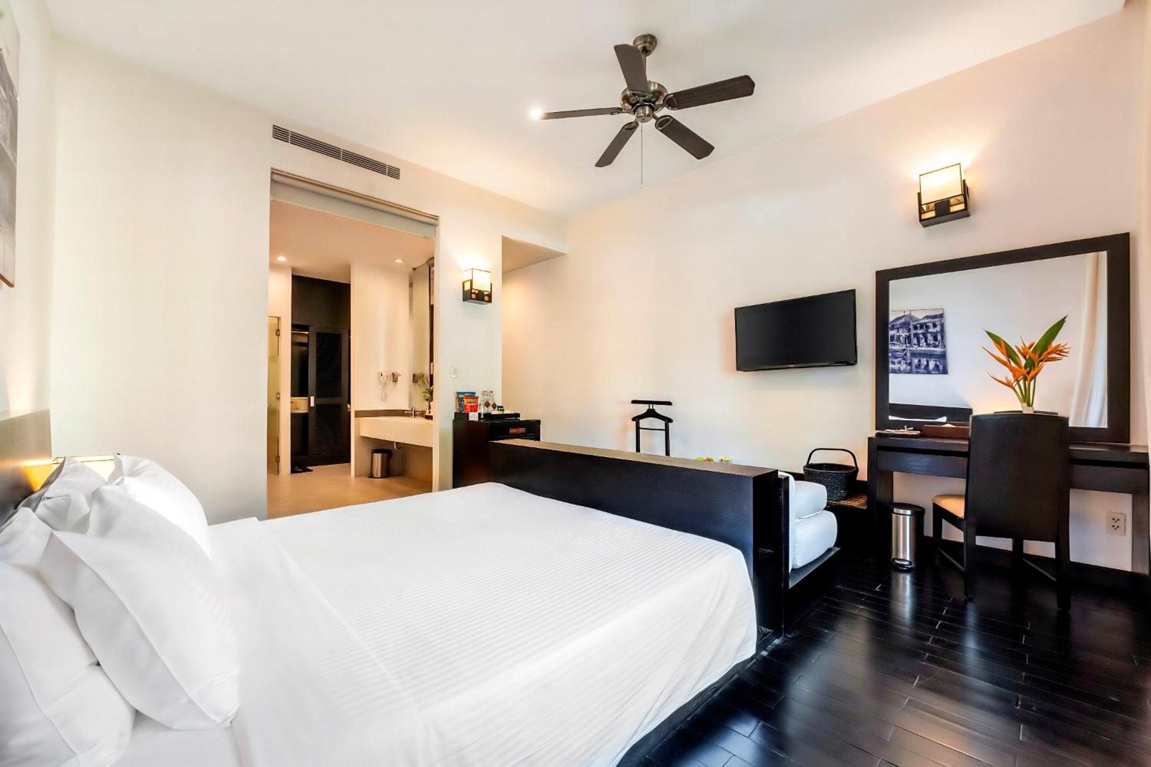 Premium with Pool/Garden/City View - Photo 3