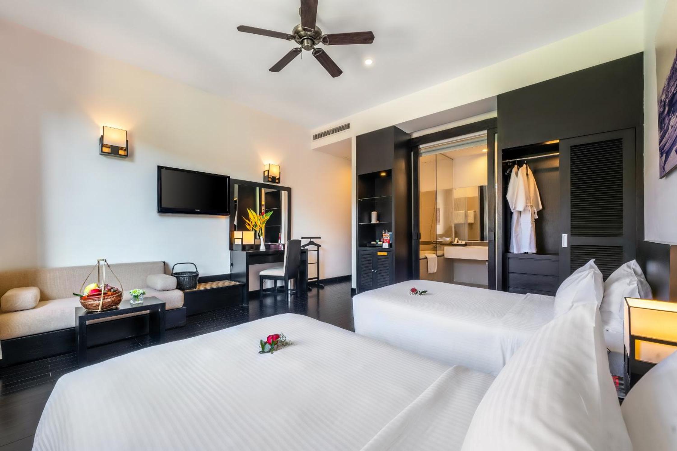 Premium with Pool/Garden/City View - Photo 8