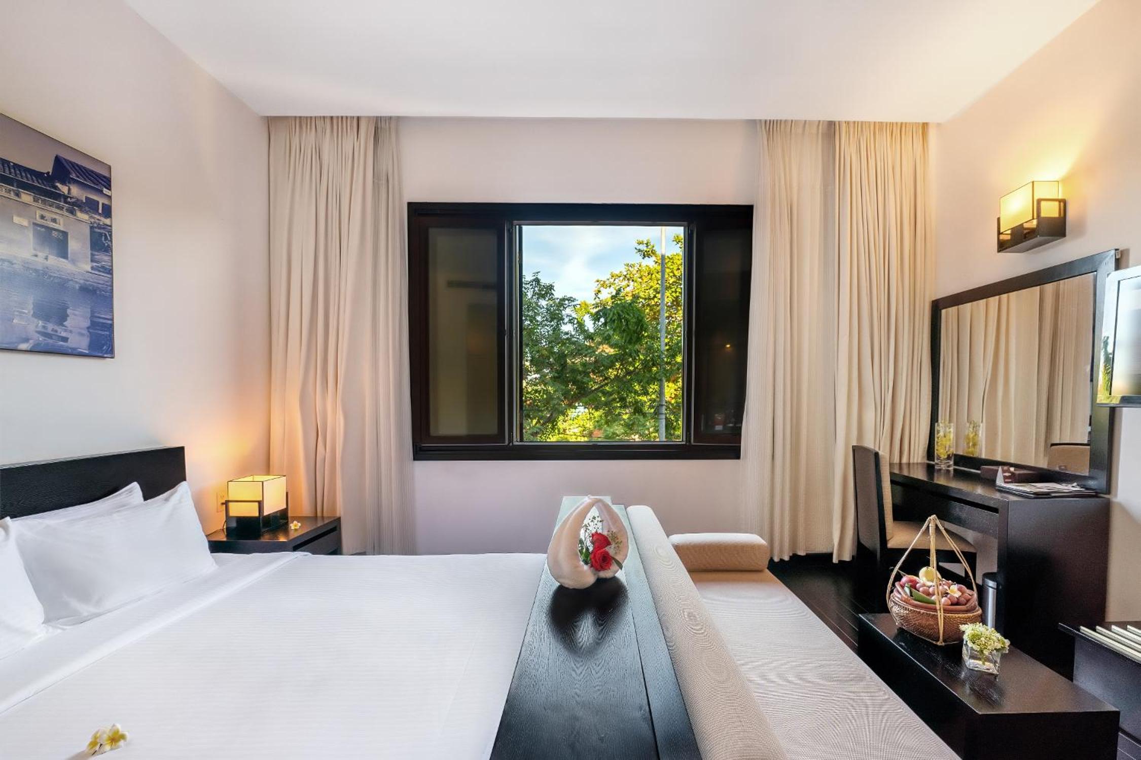 Premium with Pool/Garden/City View - Photo 4