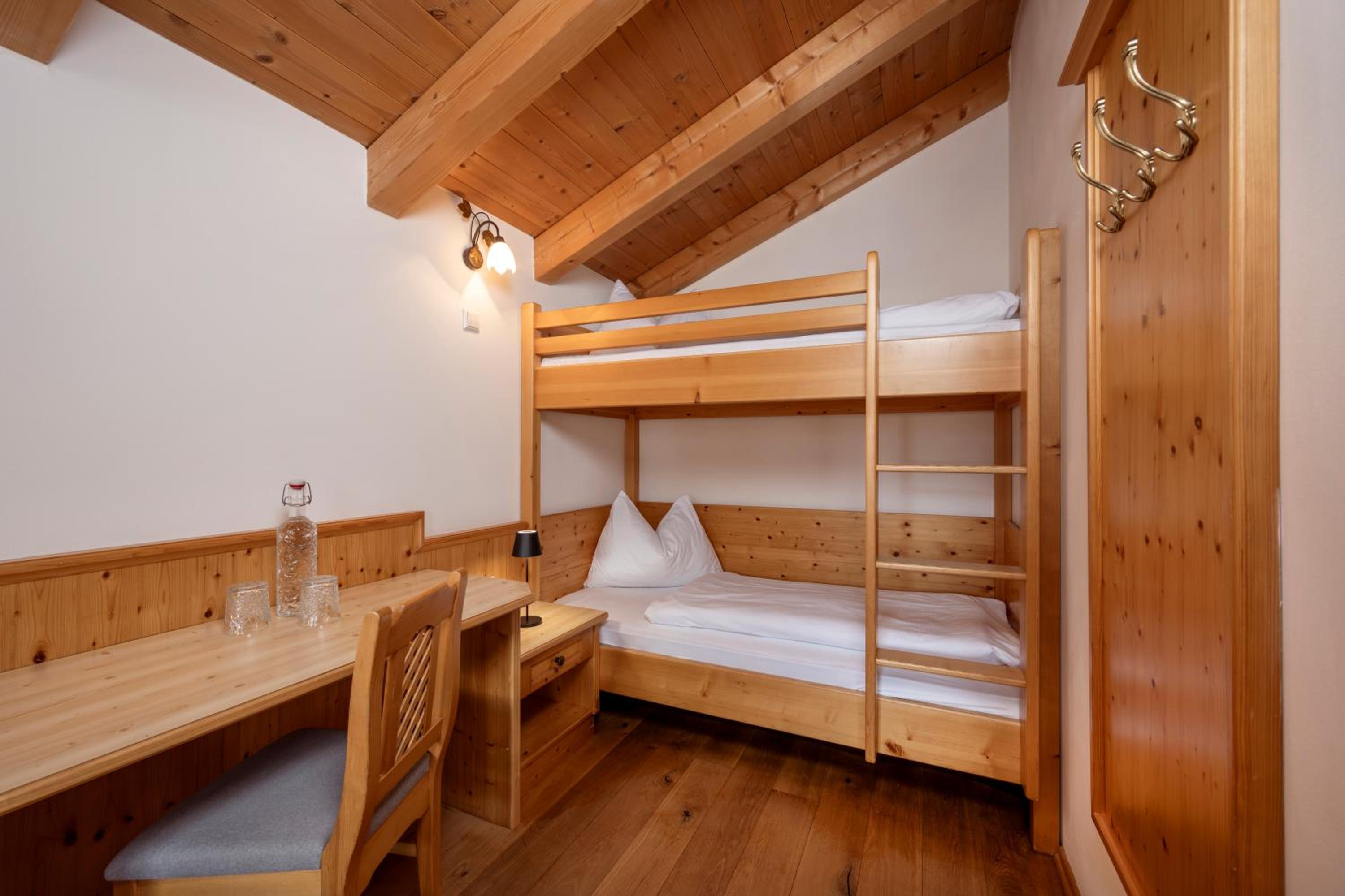 Apartment (4 Adults)
