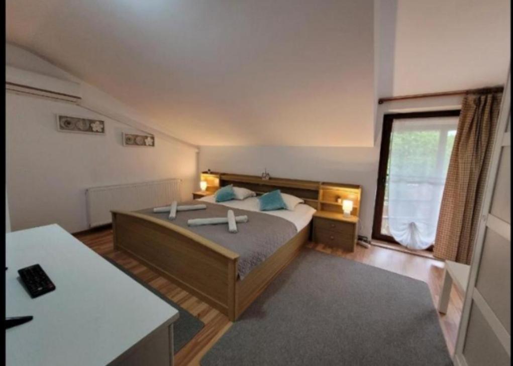 Queen Room with Balcony - Photo 2