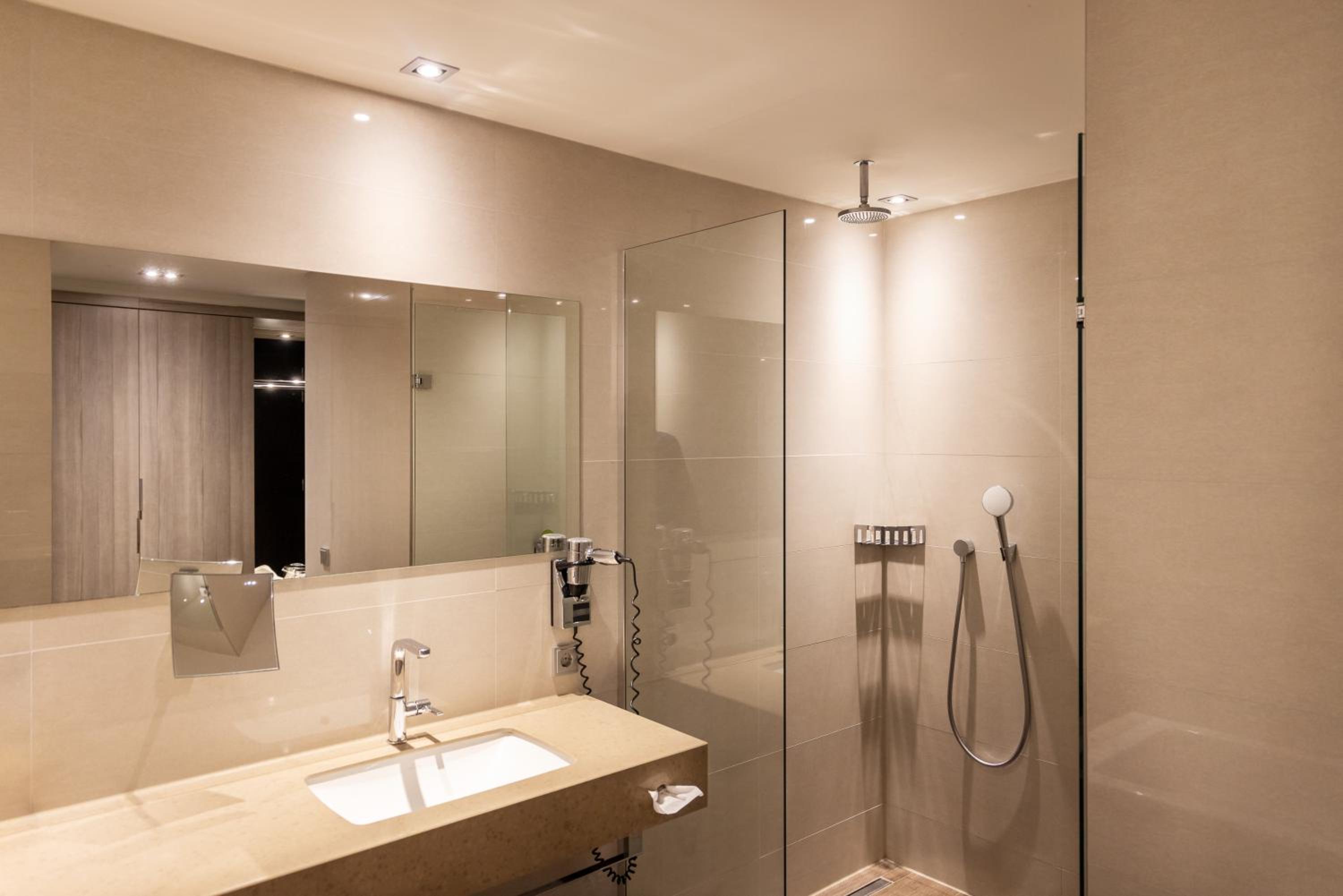 Superior King Room - Photo 6