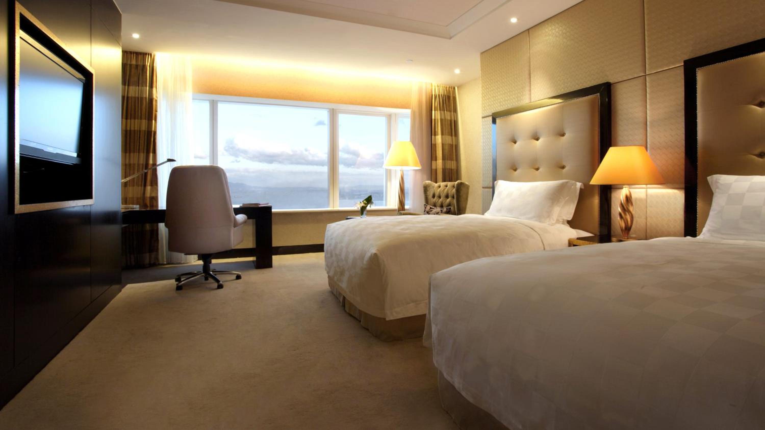 One-Bedroom Suite with Two Double Beds - Lounge Access - Photo 5