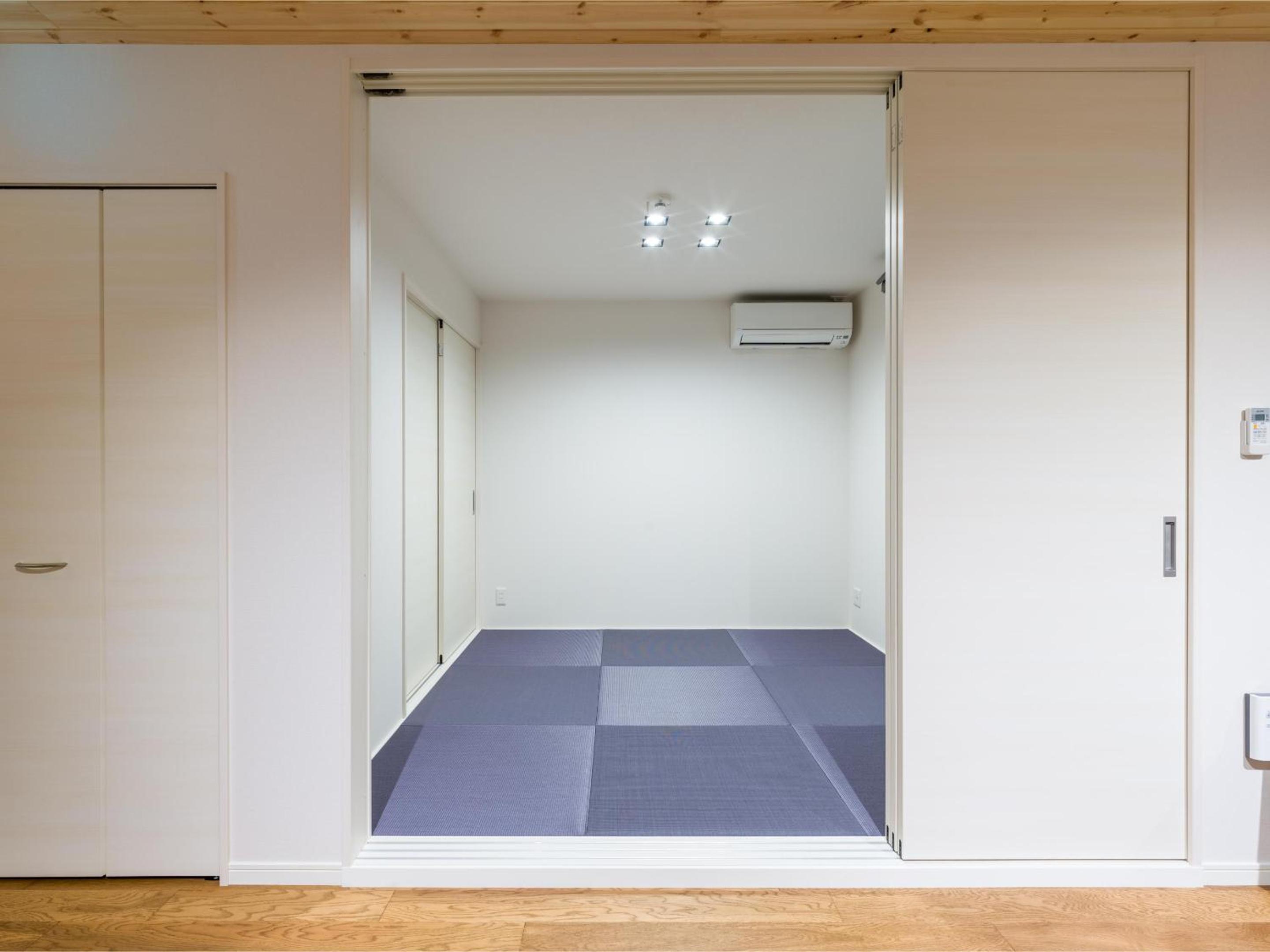 Three-Bedroom House - Photo 8