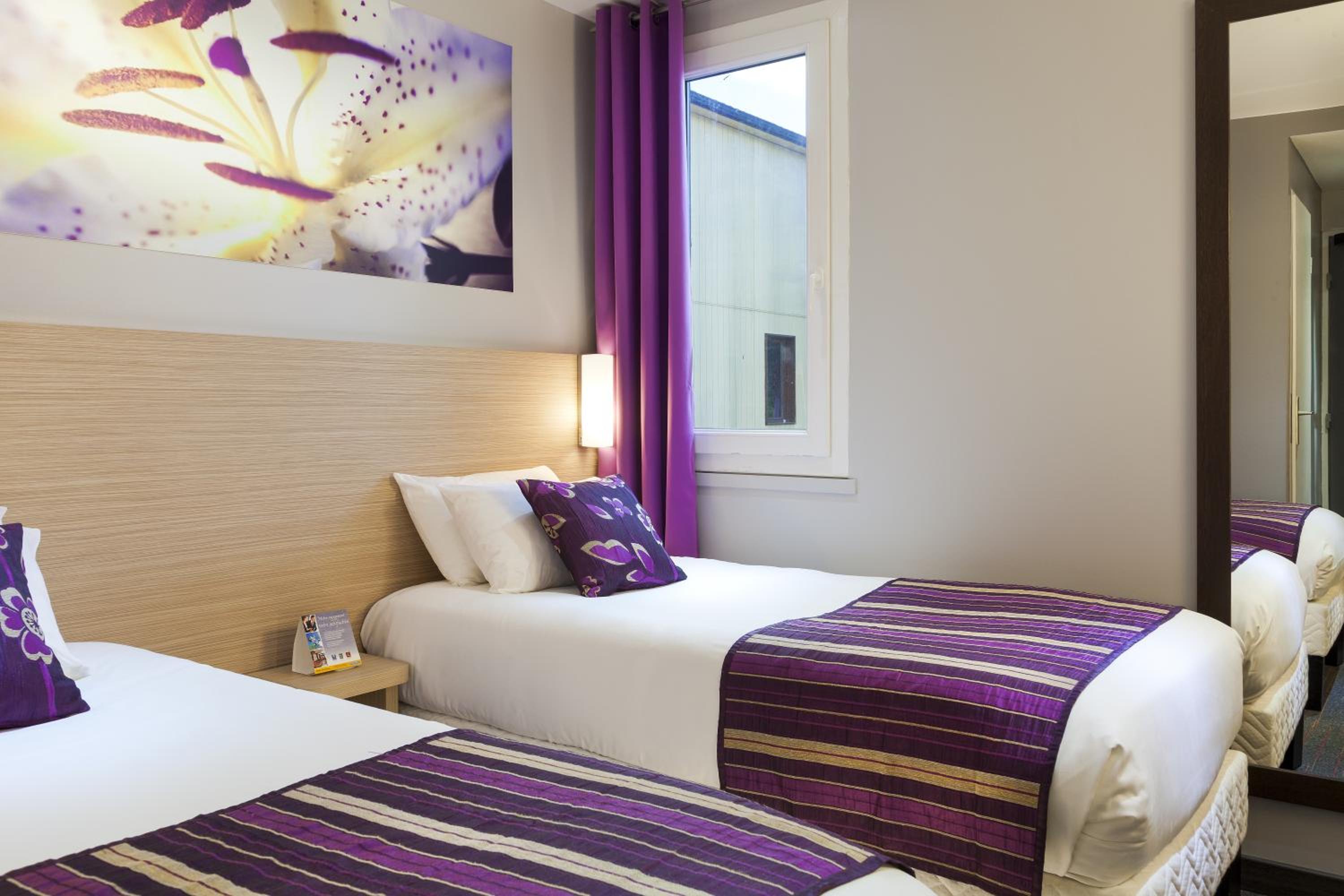 Twin Room - Photo 11