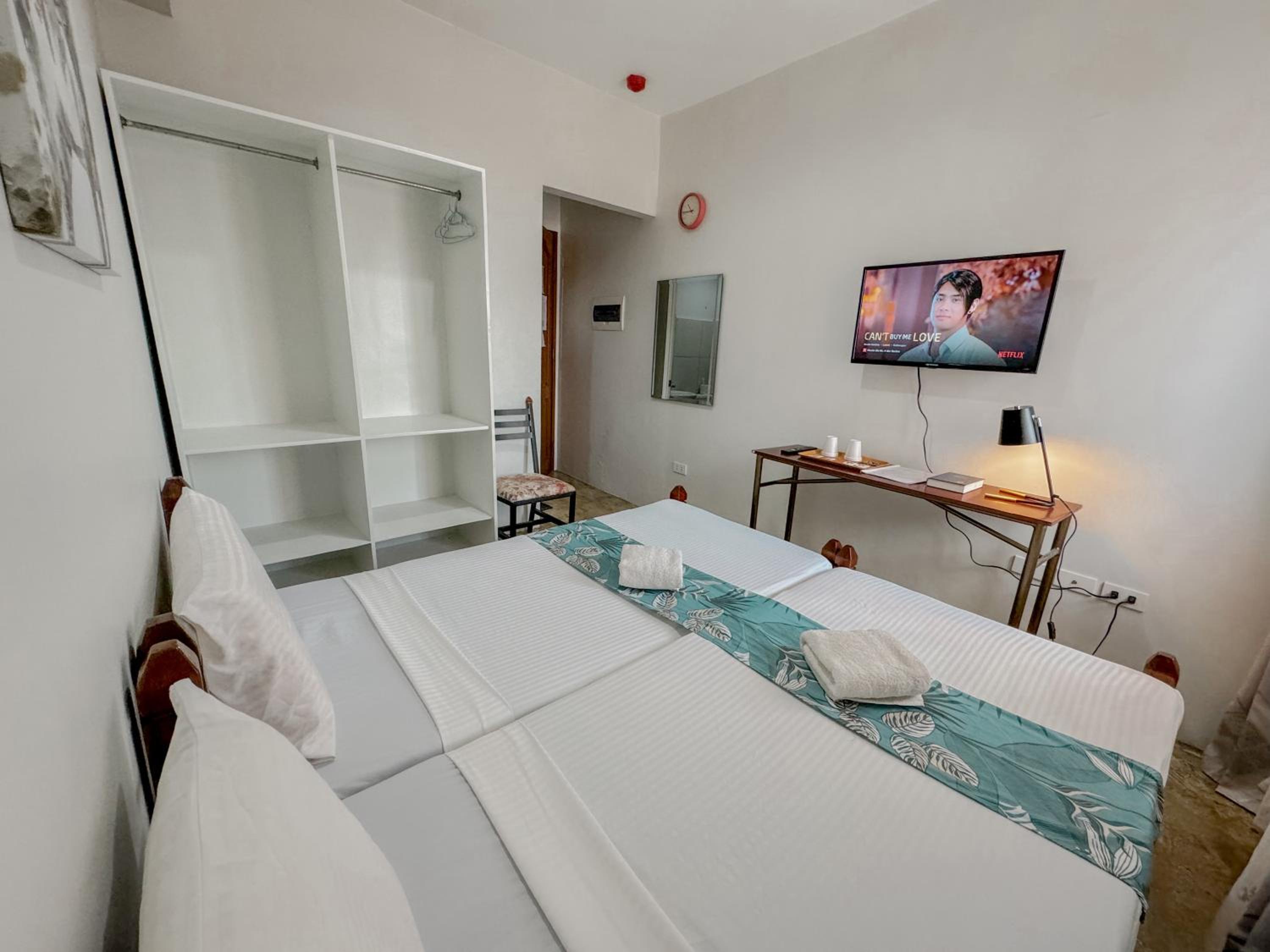 Deluxe Twin Room - Photo 2