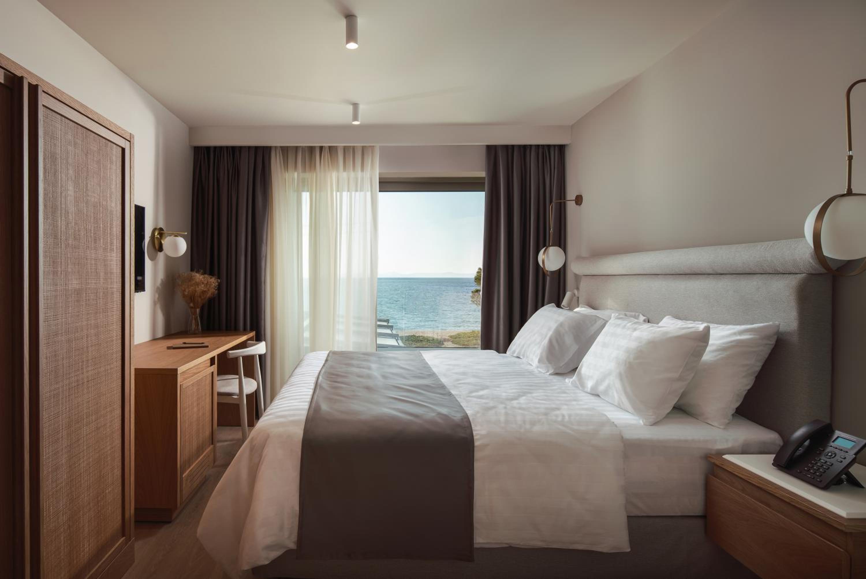Deluxe Suite with Sea View