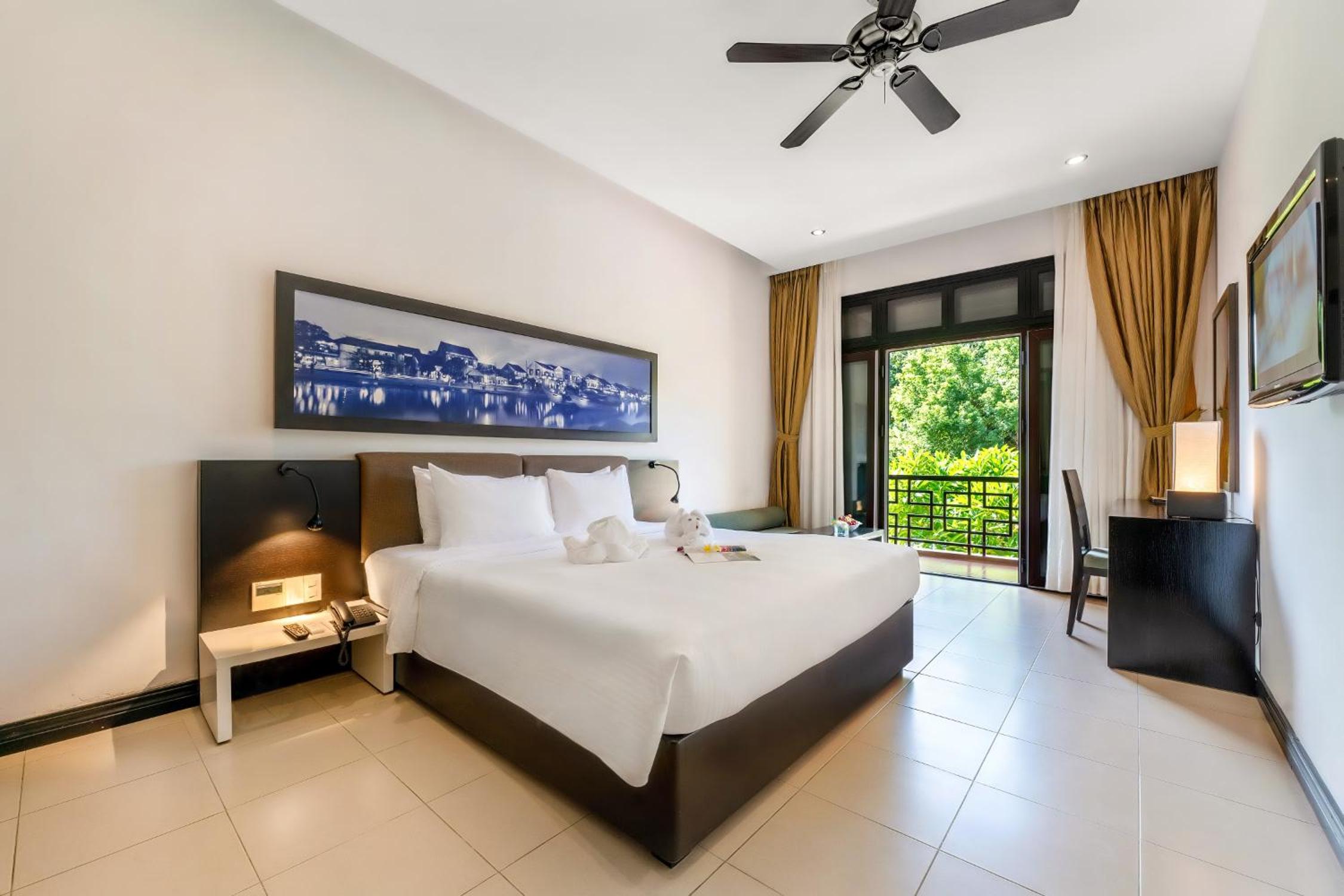 Superior with Pool/Garden/City View - Photo 18