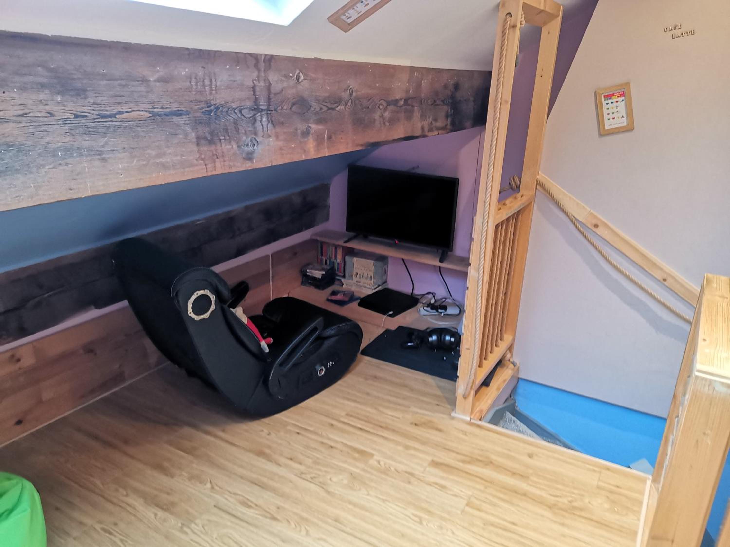 Three-Bedroom House photo 2