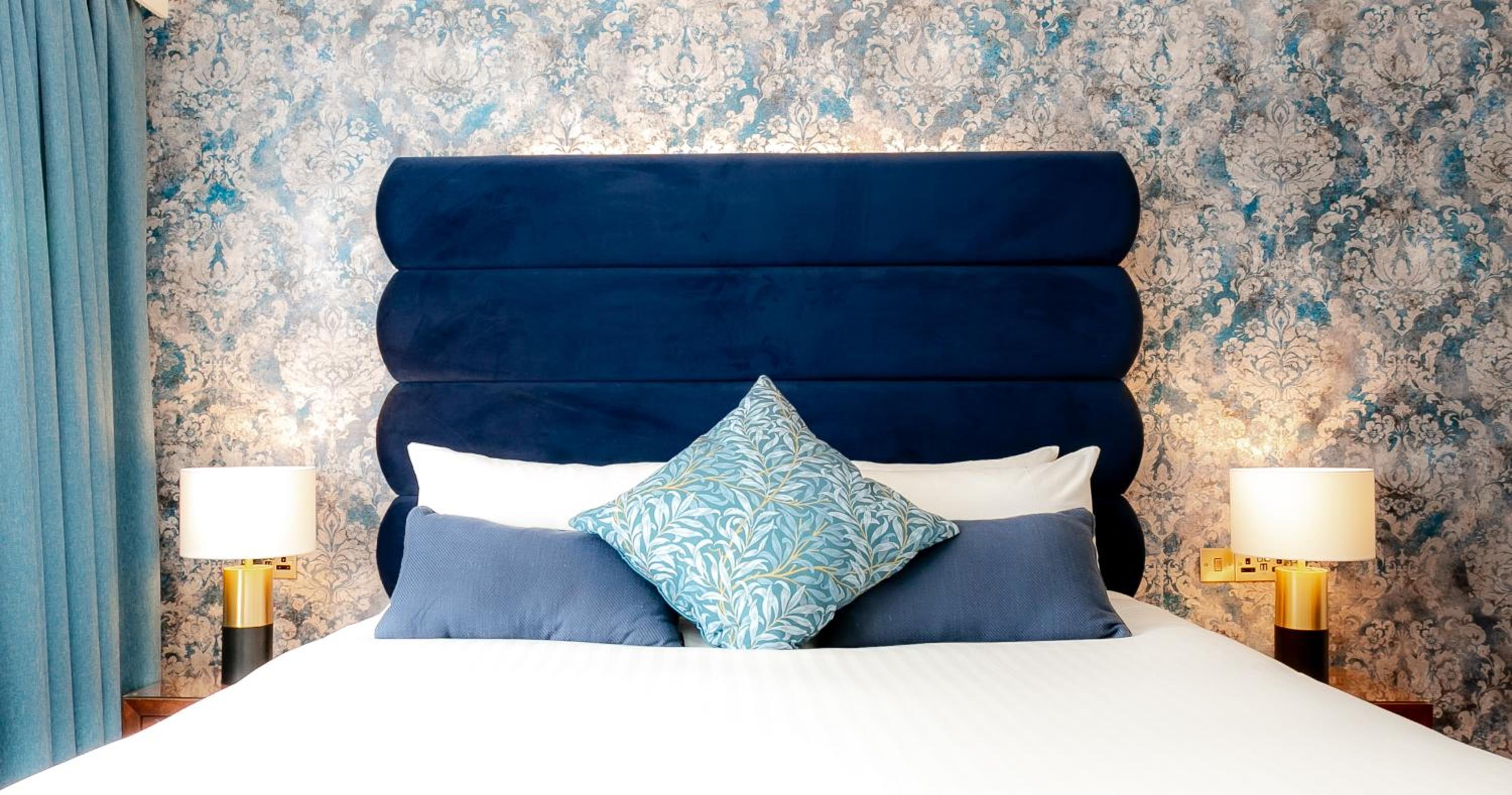 Suite - Photo 1