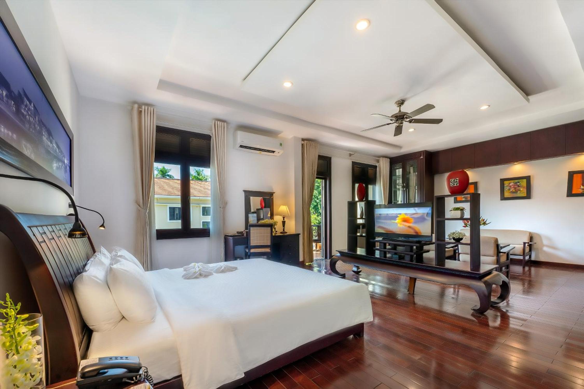 Suite with Balcony Garden/Pool View - Photo 3