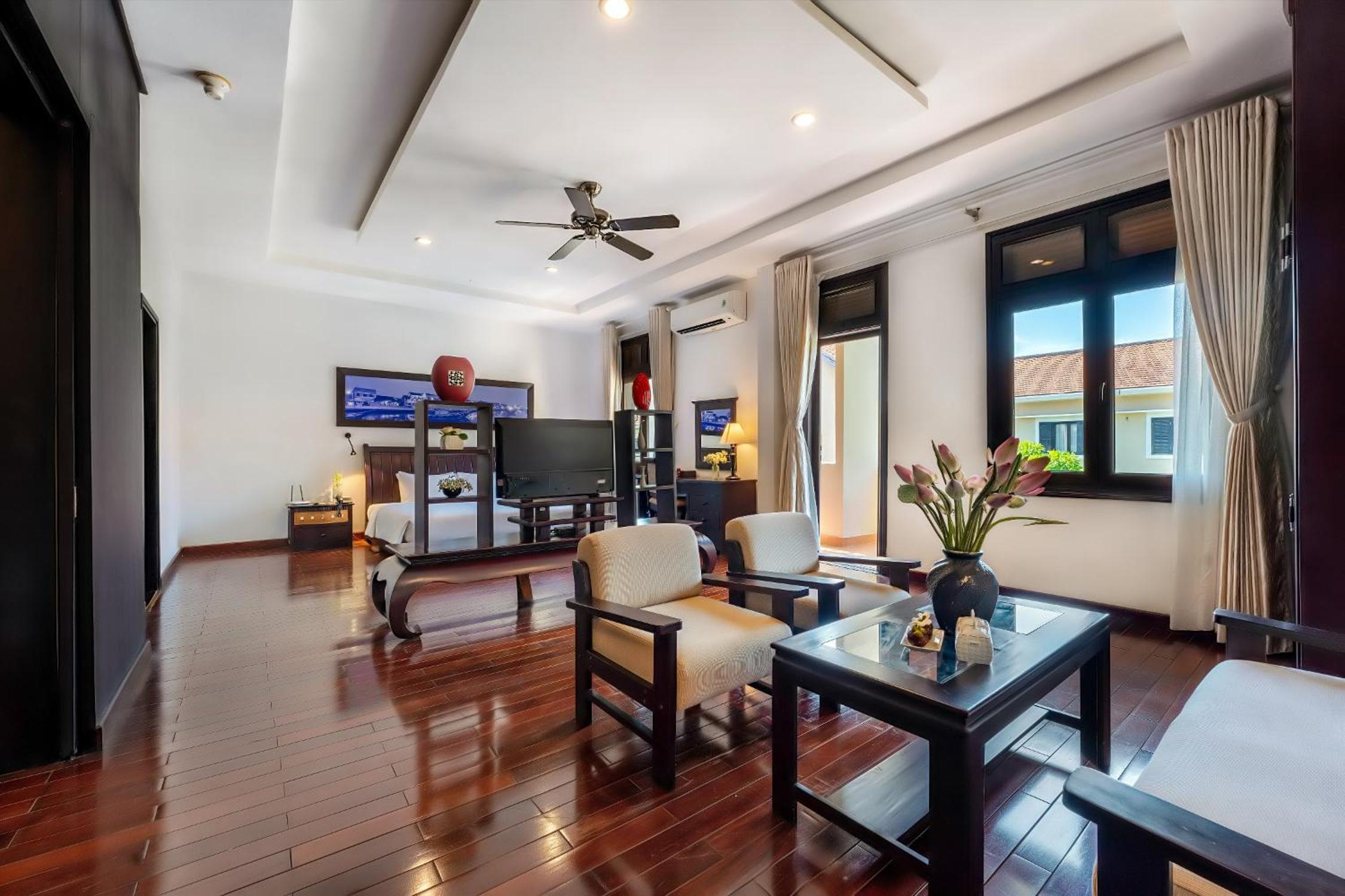 Suite with Balcony Garden/Pool View - Photo 1