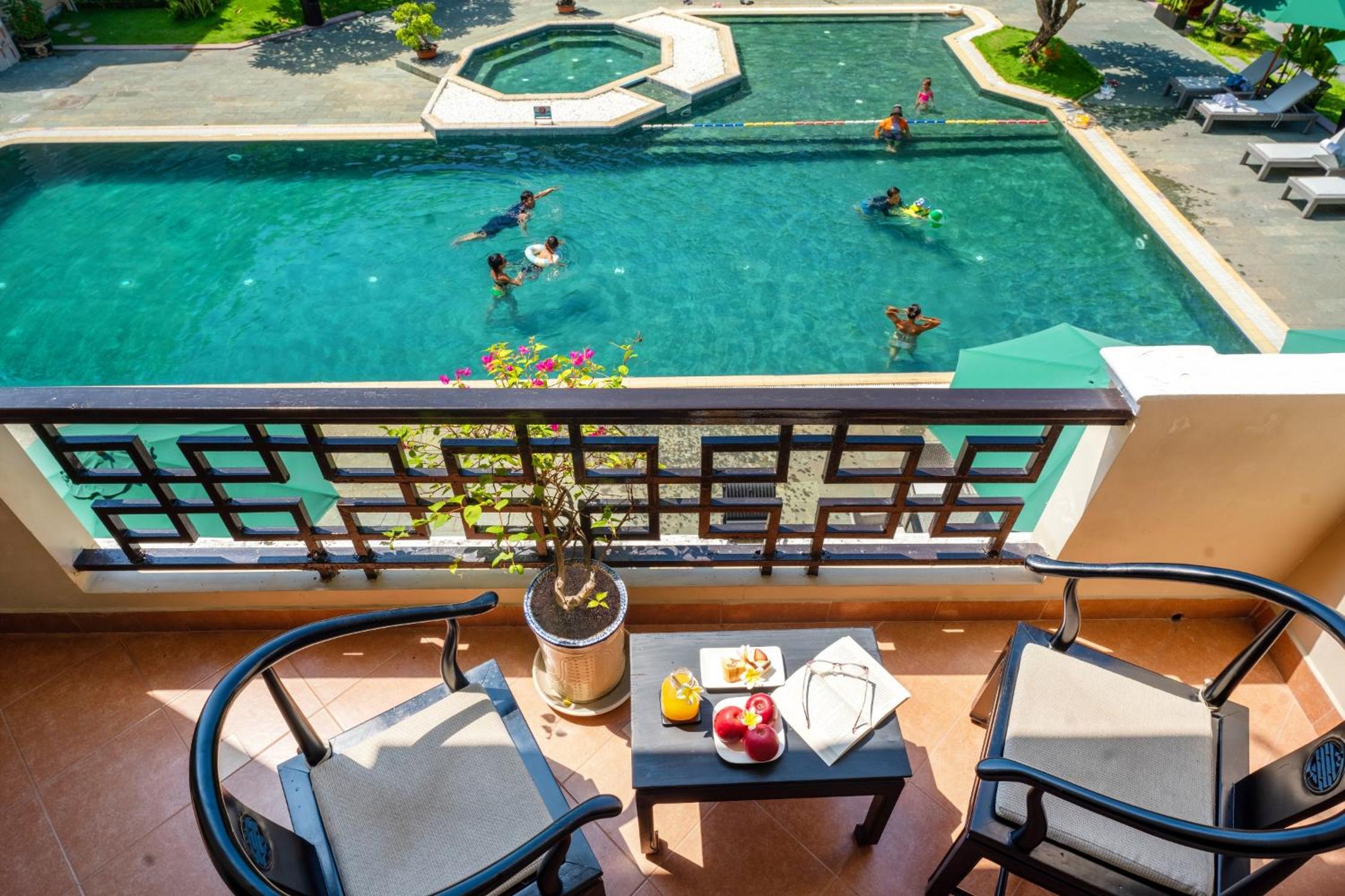 Suite with Balcony Garden/Pool View - Photo 4