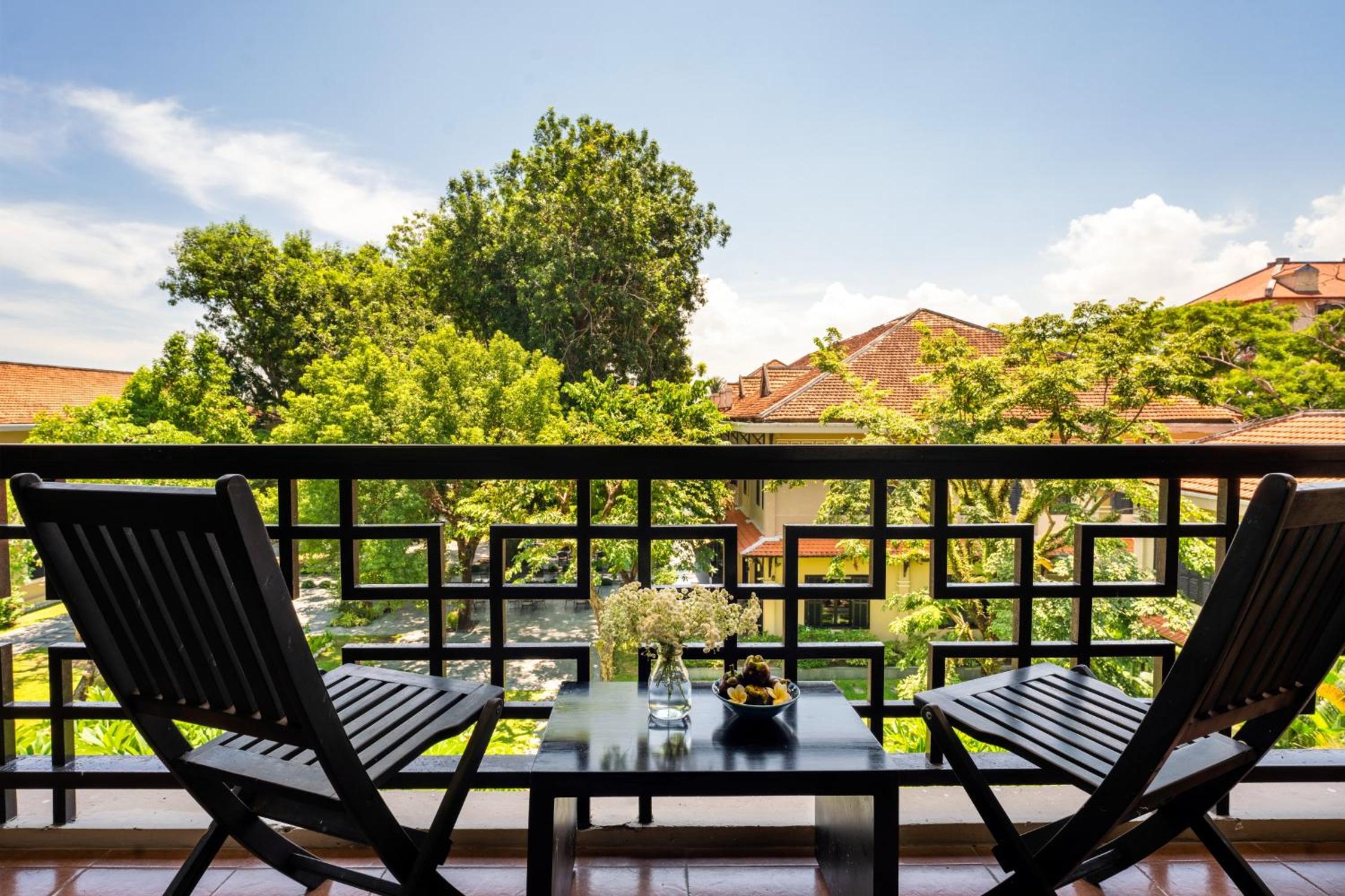 Suite with Balcony Garden/Pool View - Photo 5