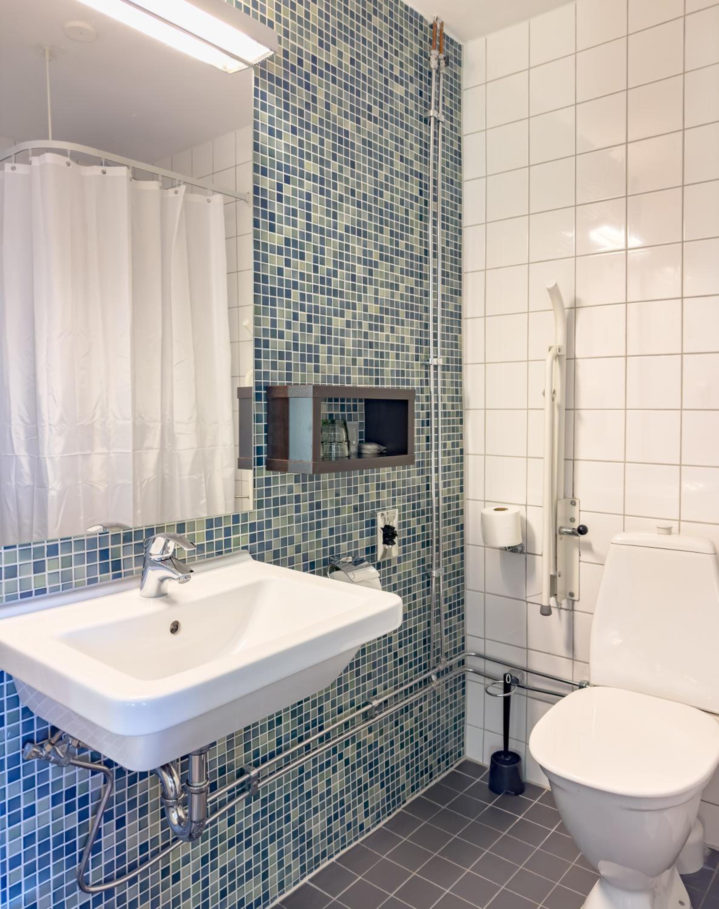 Standard Twin Room - Photo 11