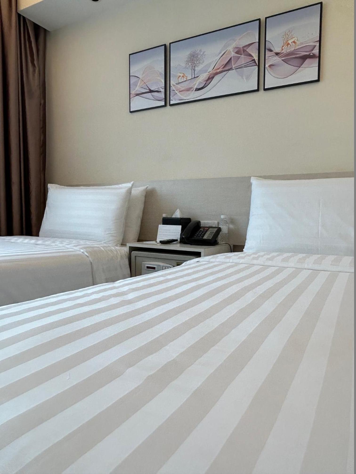 Deluxe Double or Twin Room photo 3