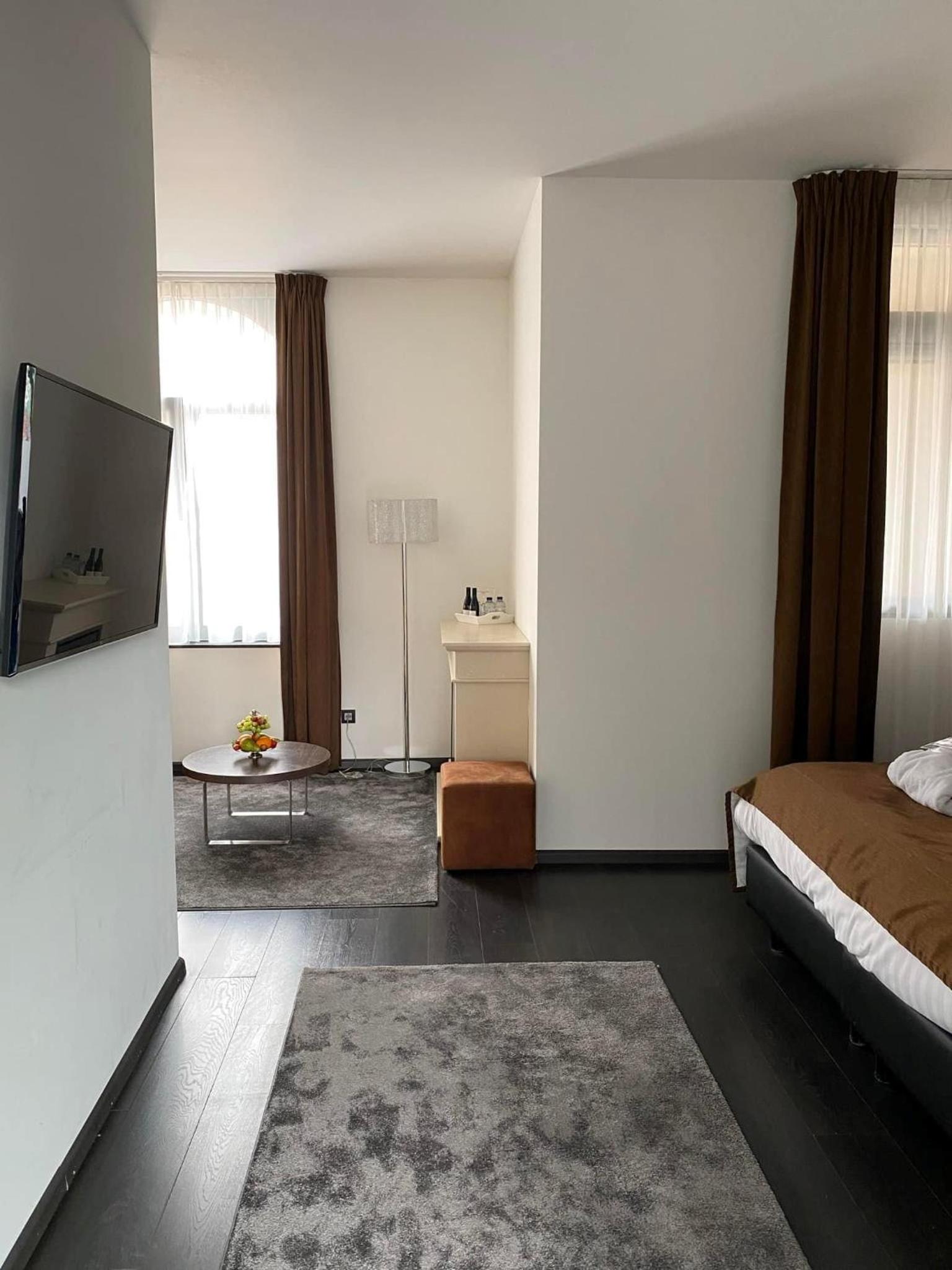 Deluxe Suite photo 2