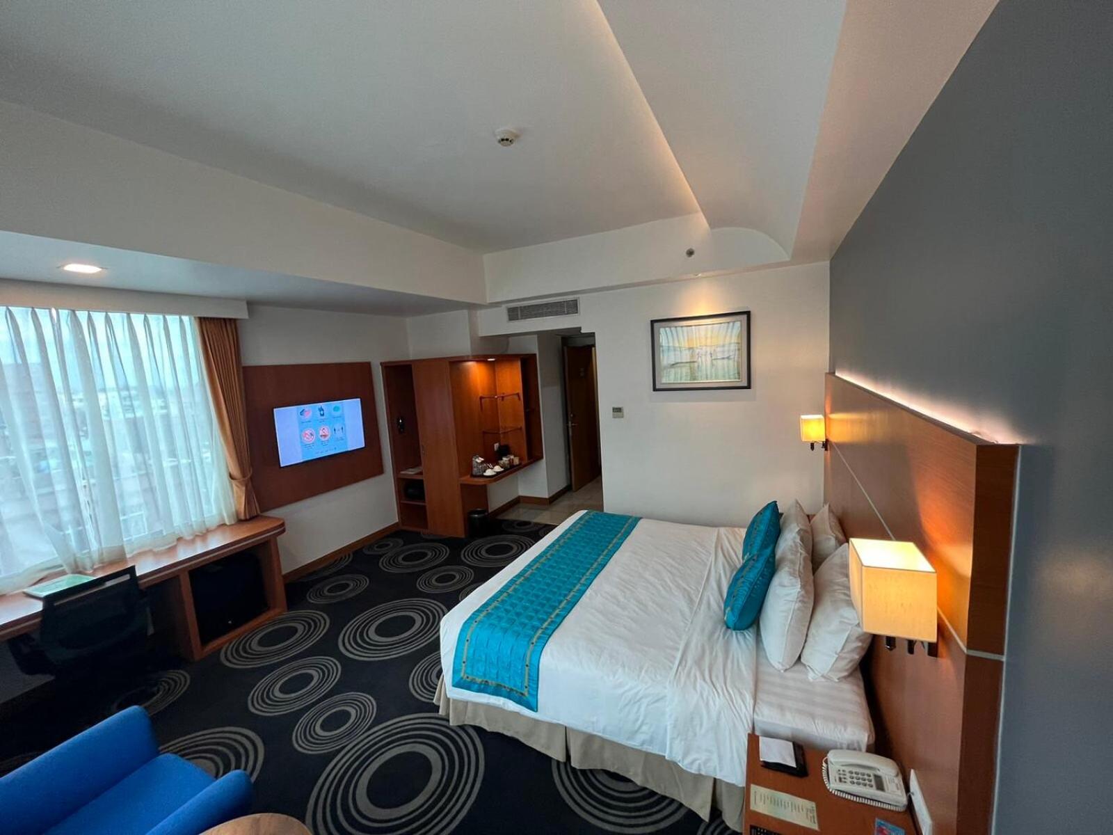 Deluxe King Room photo 2