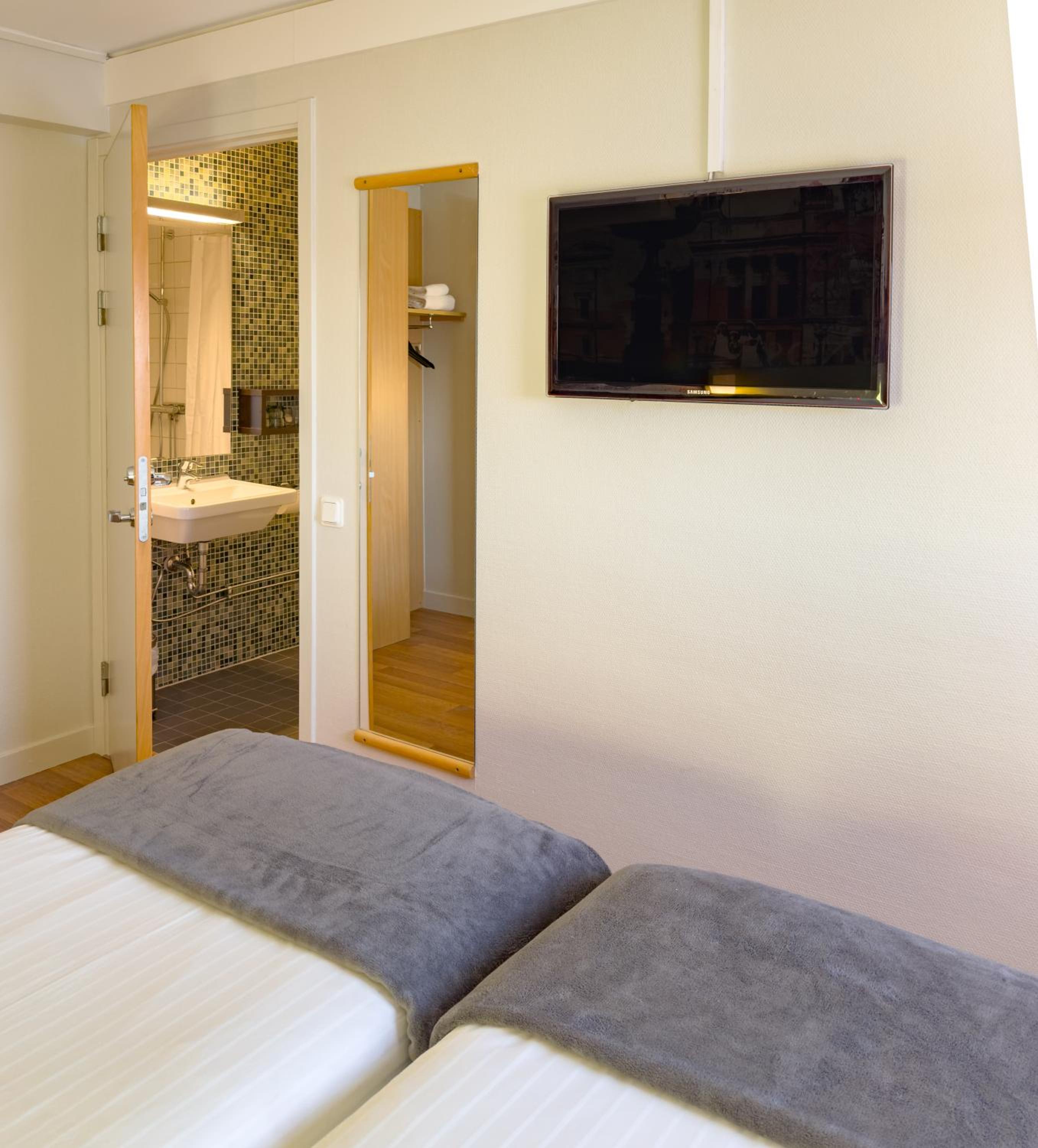Standard Twin Room - Photo 2