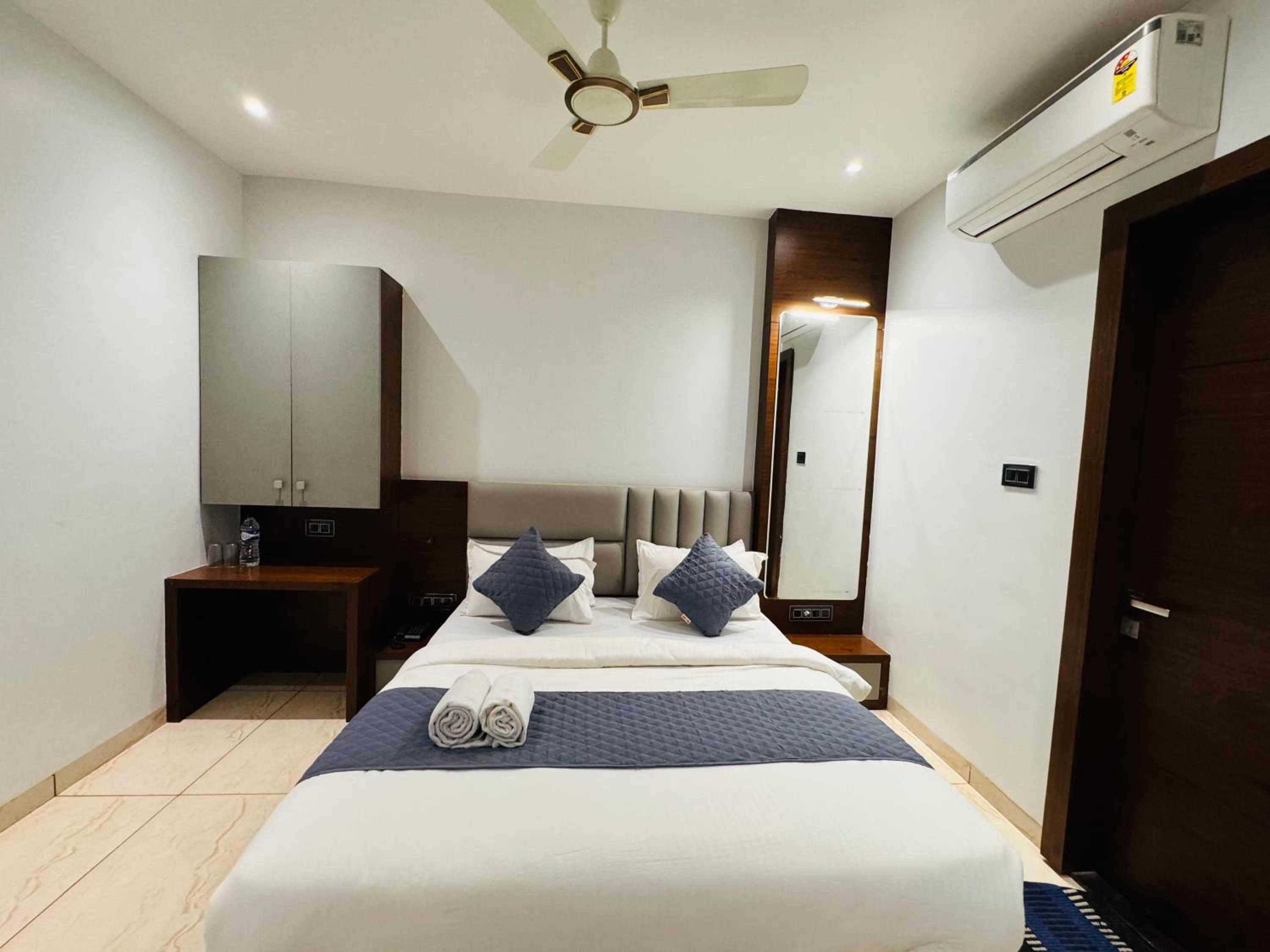 Deluxe Room - Photo 14