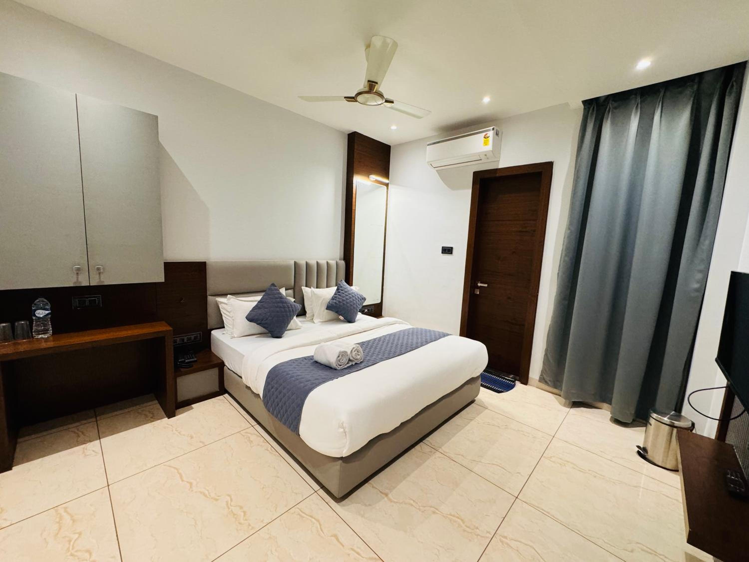 Deluxe Room - Photo 1