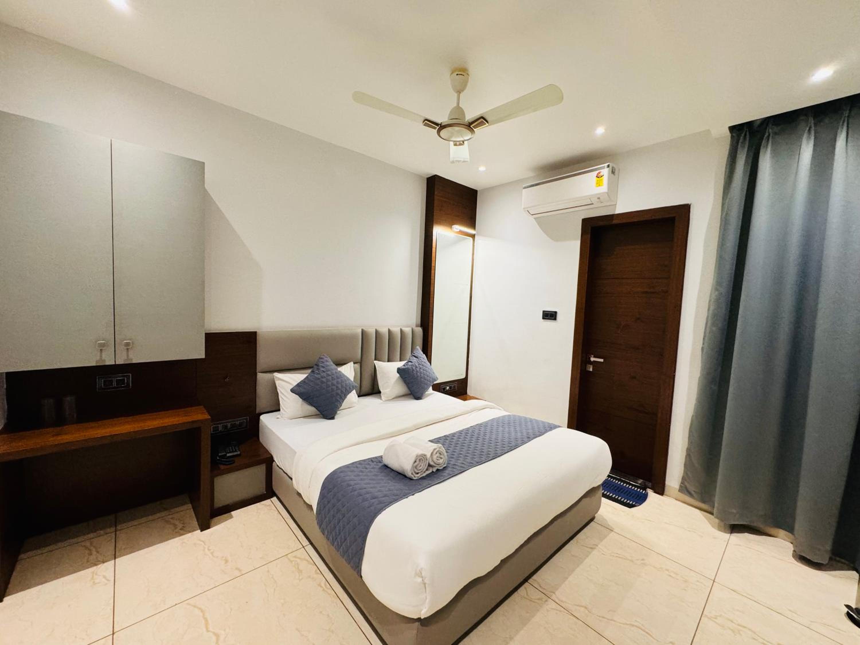 Deluxe Room - Photo 8