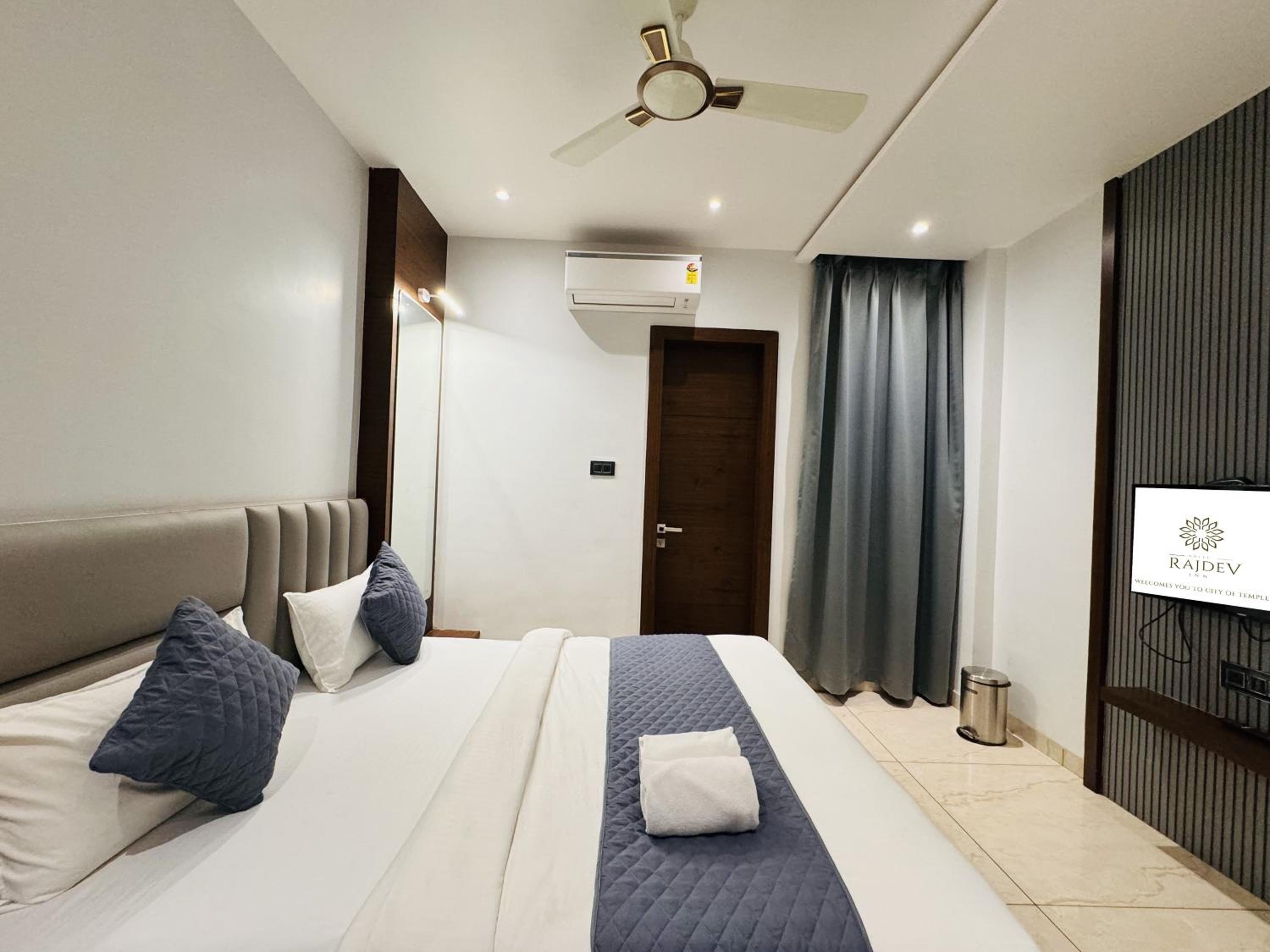Deluxe Room - Photo 2