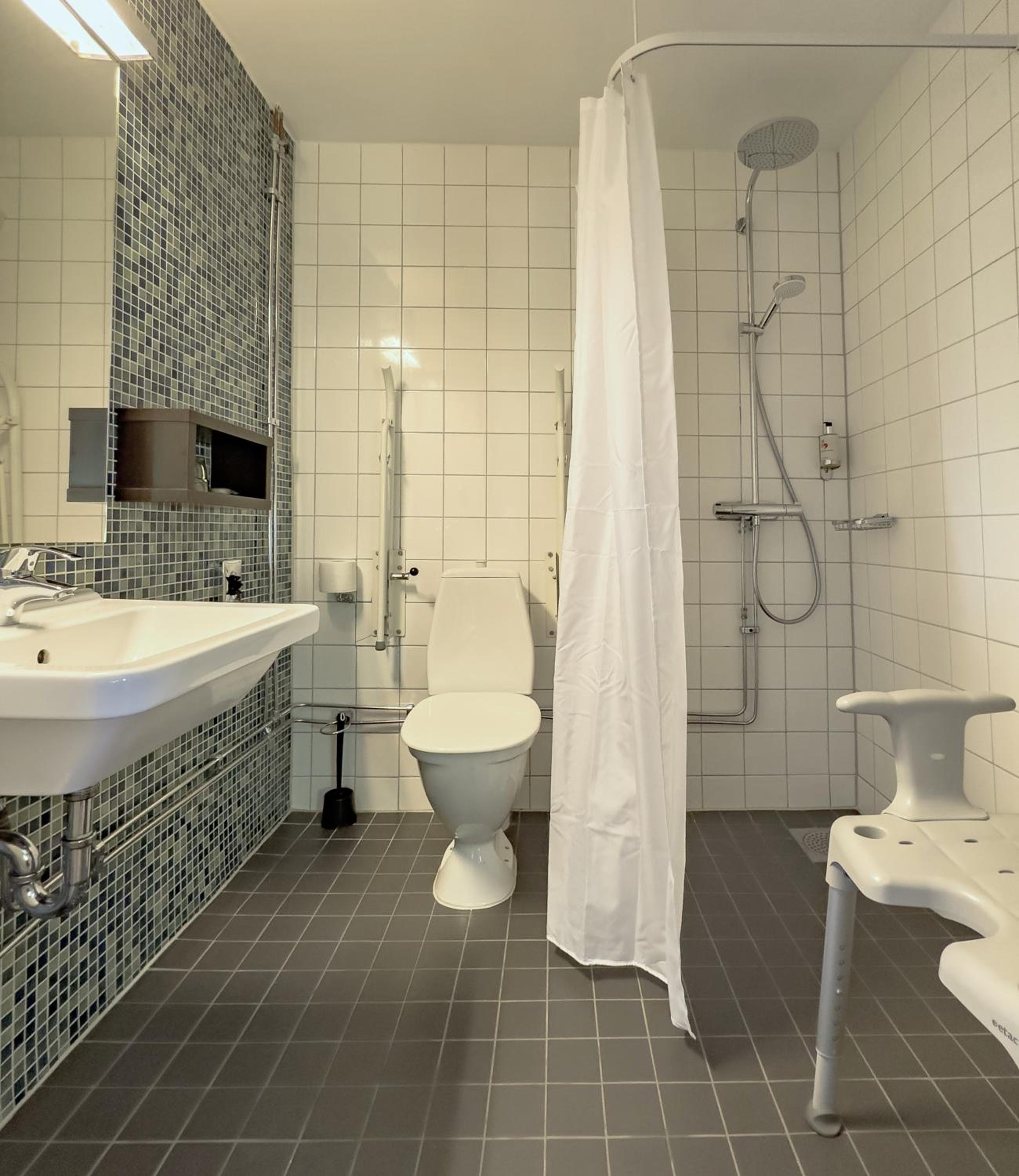 Standard Twin Room - Photo 12