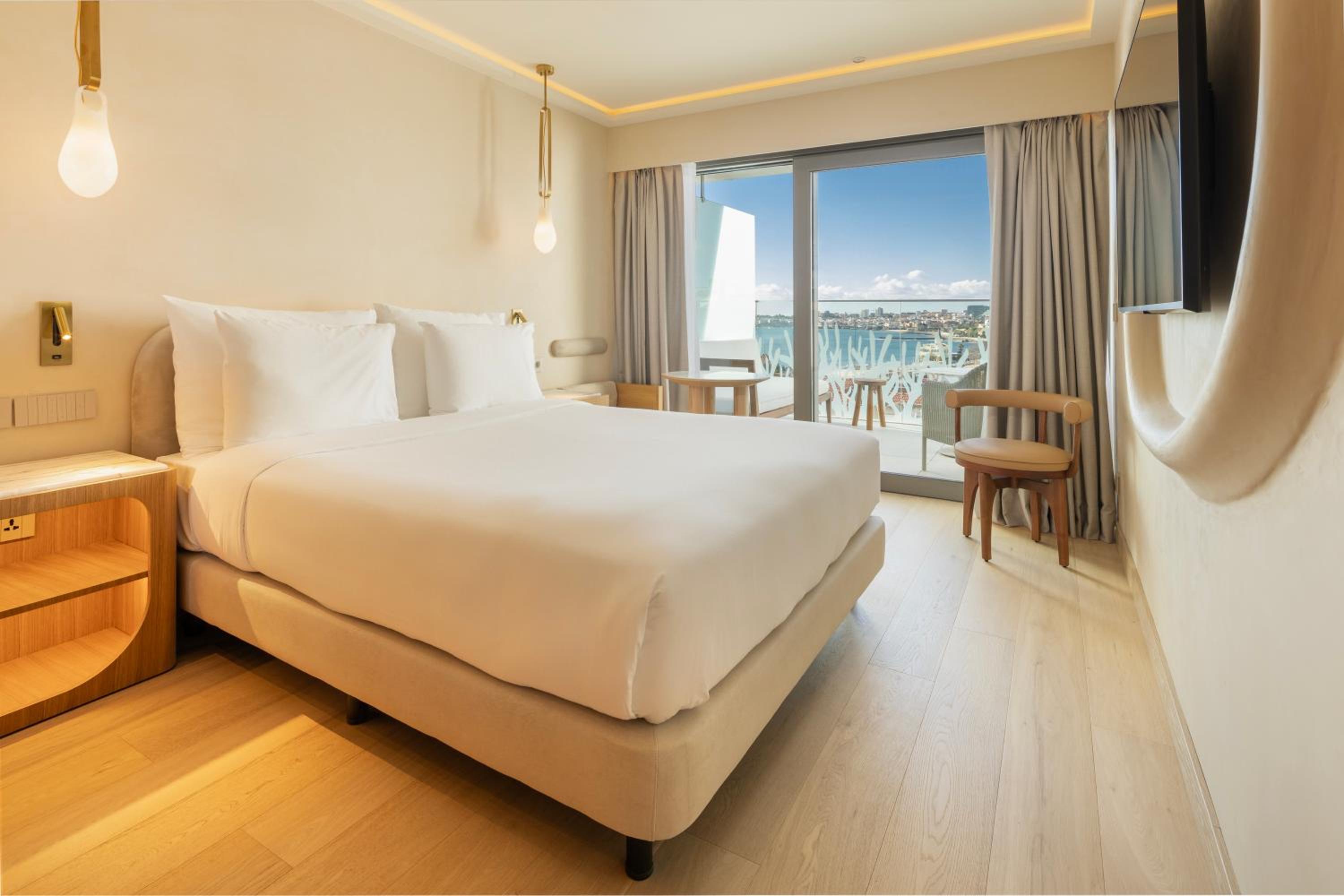 Double or Twin Room with Bay View