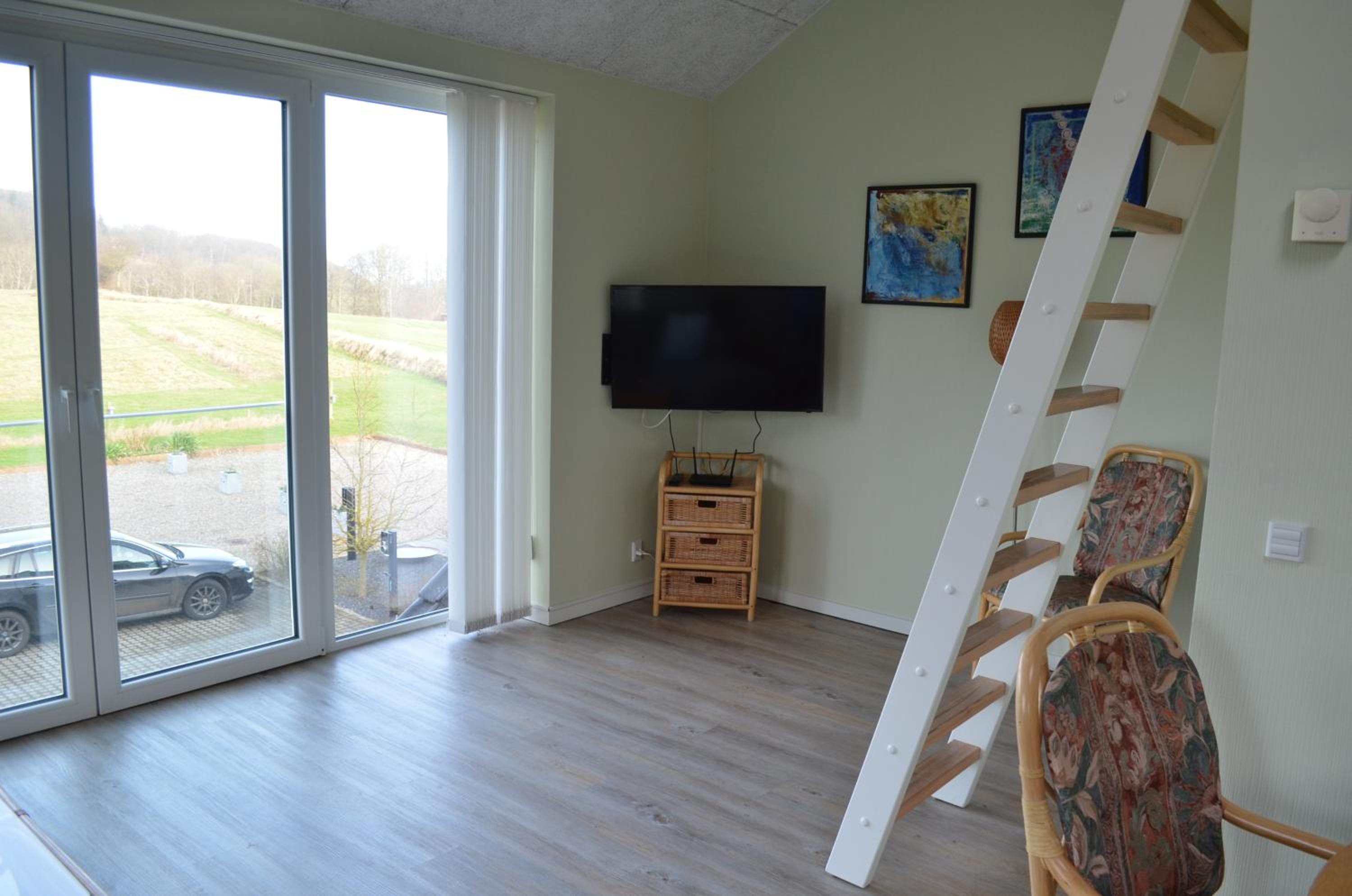 Studio Apartment - Photo 19