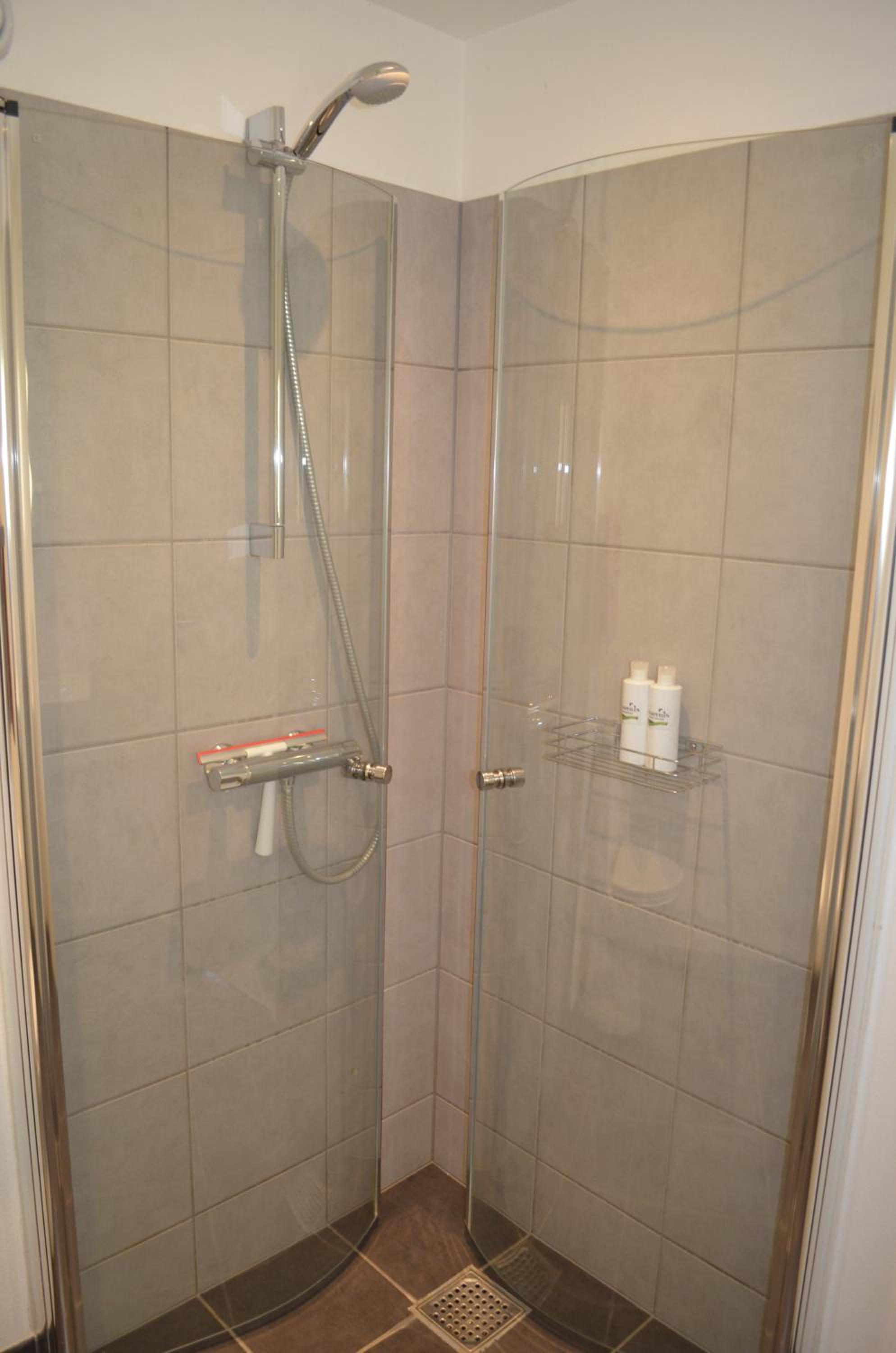 Studio Apartment - Photo 6