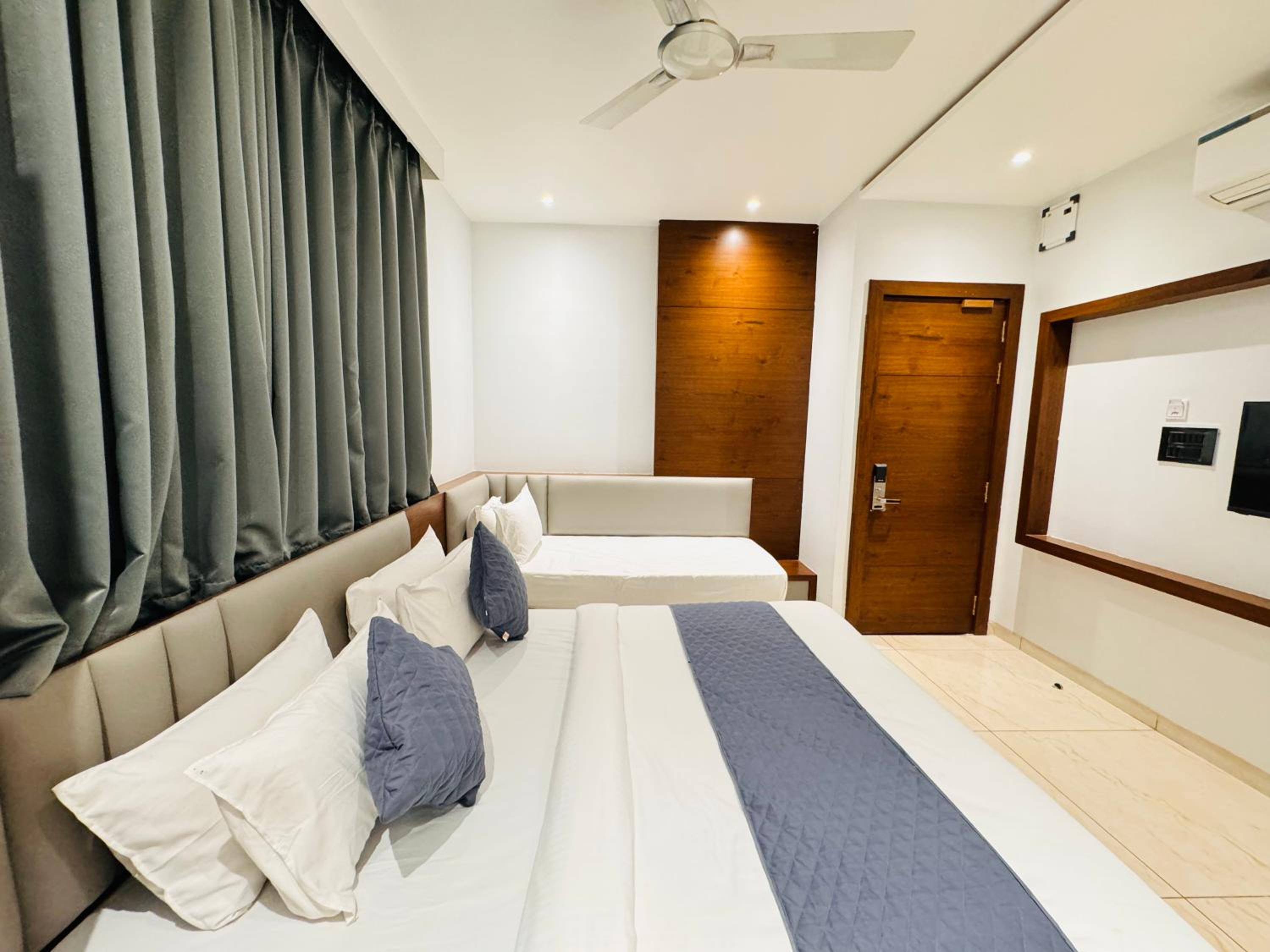 Deluxe Triple Room - Photo 3