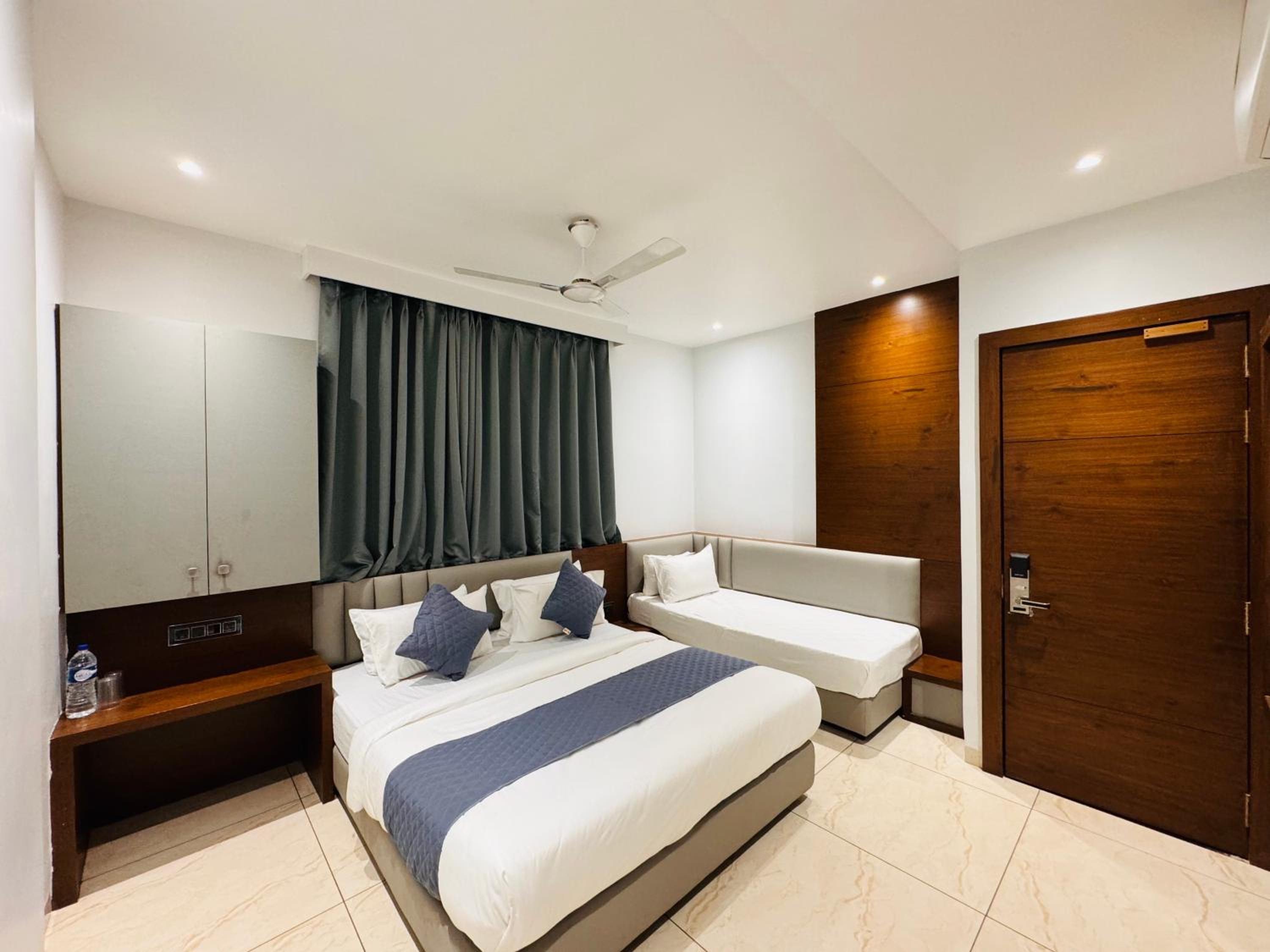 Deluxe Triple Room - Photo 1