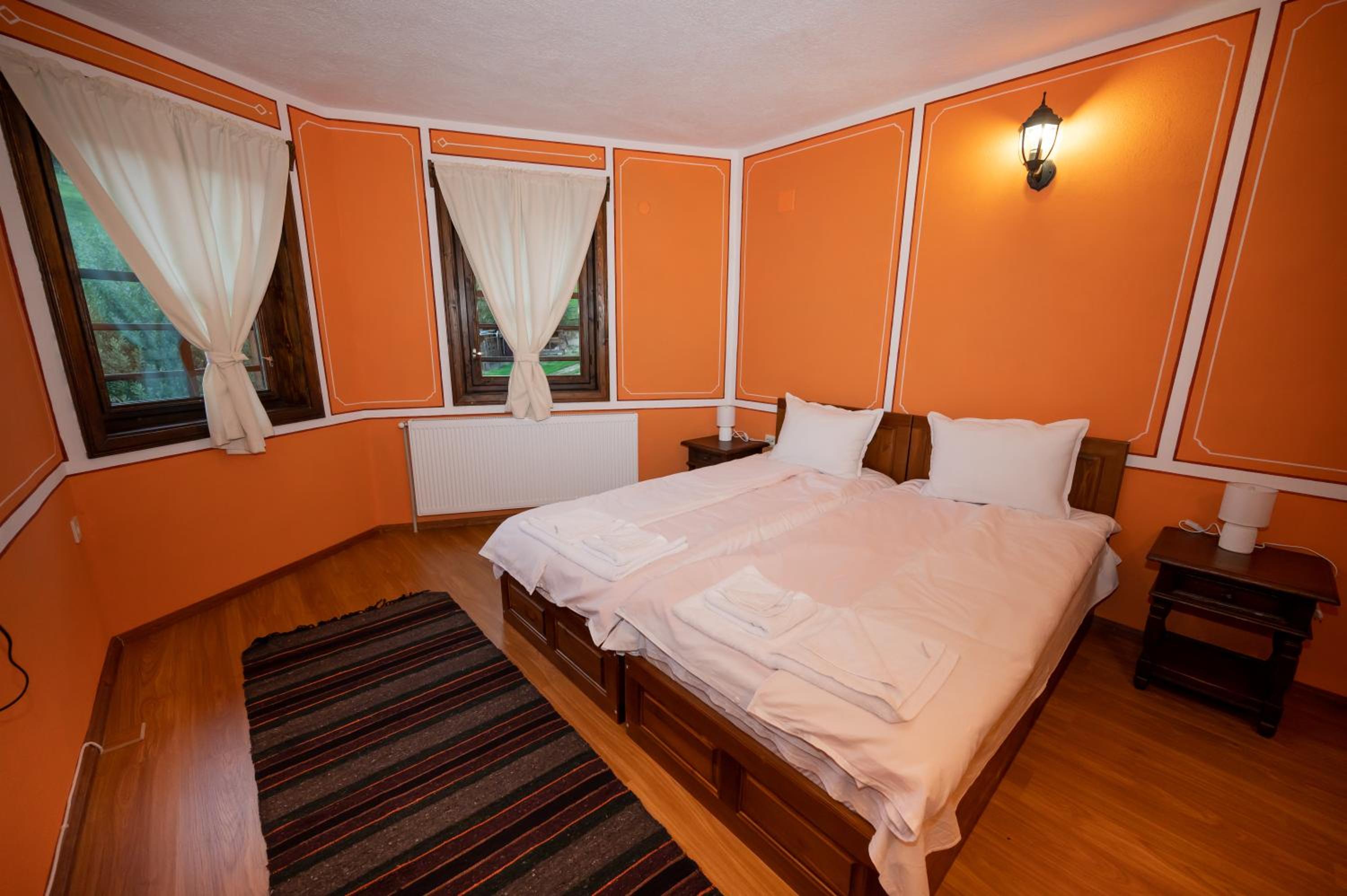 Large Twin Room photo 2
