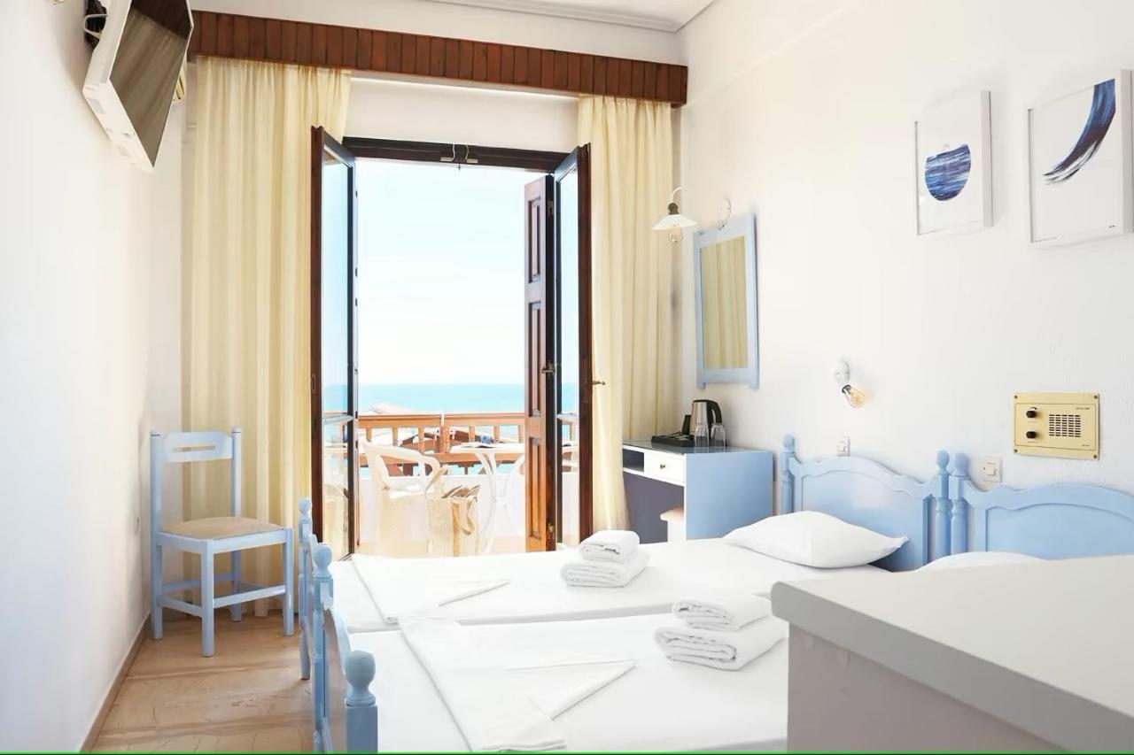 Double or Twin Room with Sea View photo 3