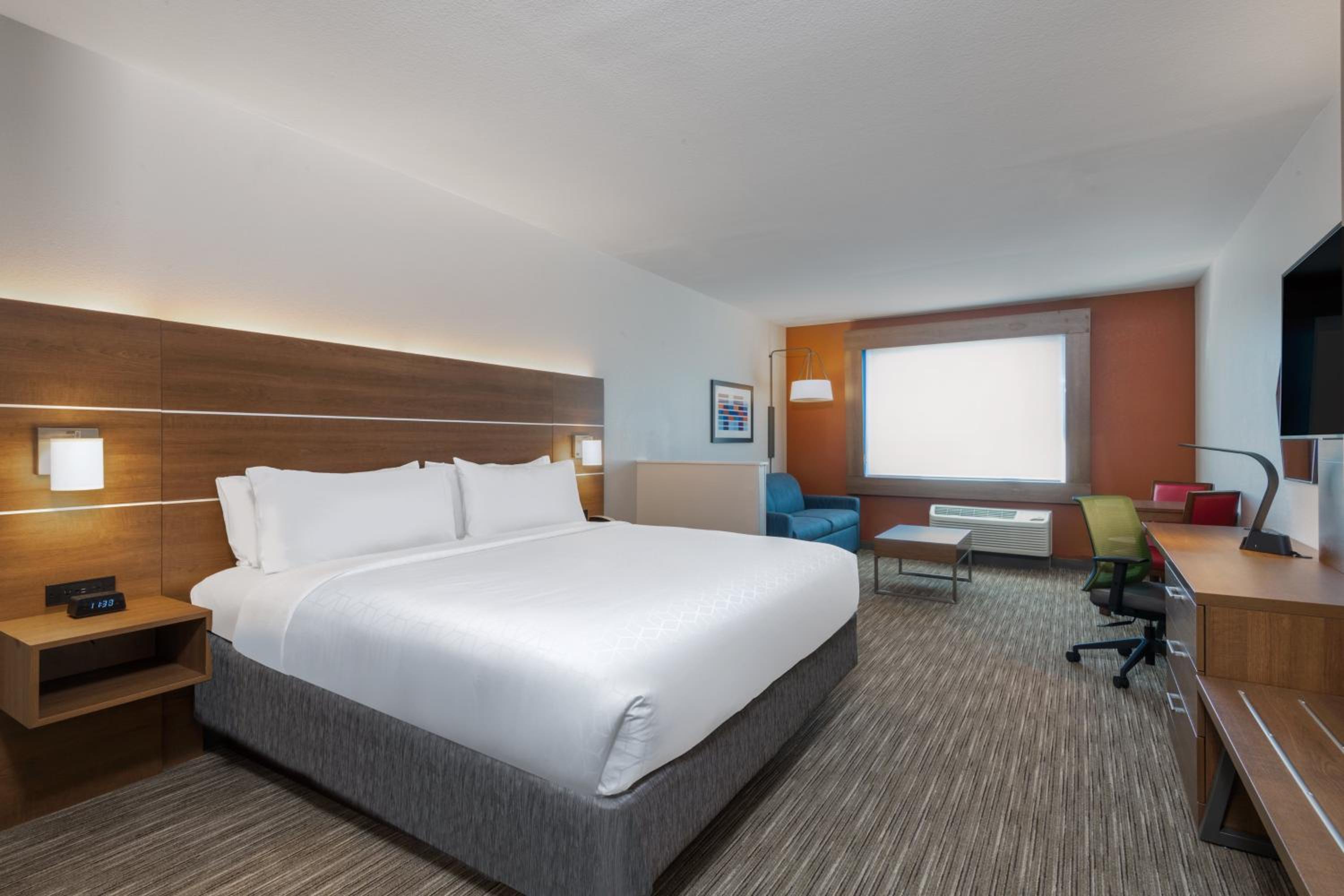 King Suite - Communication Accessible - Photo 3