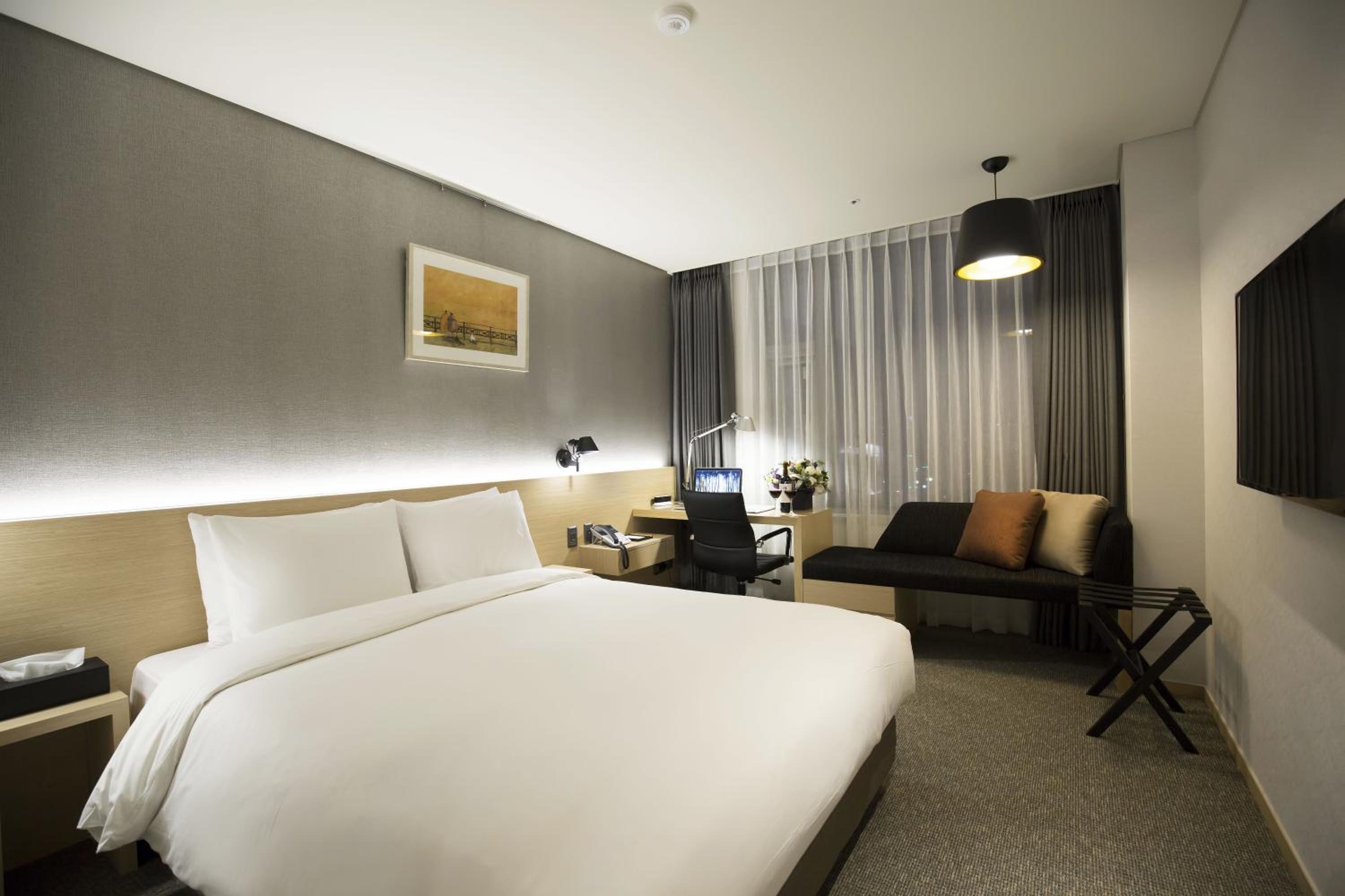 Superior Double Room - Make up room 2 times for more than 7 nights (Reducing stay period is not allowed) photo 3