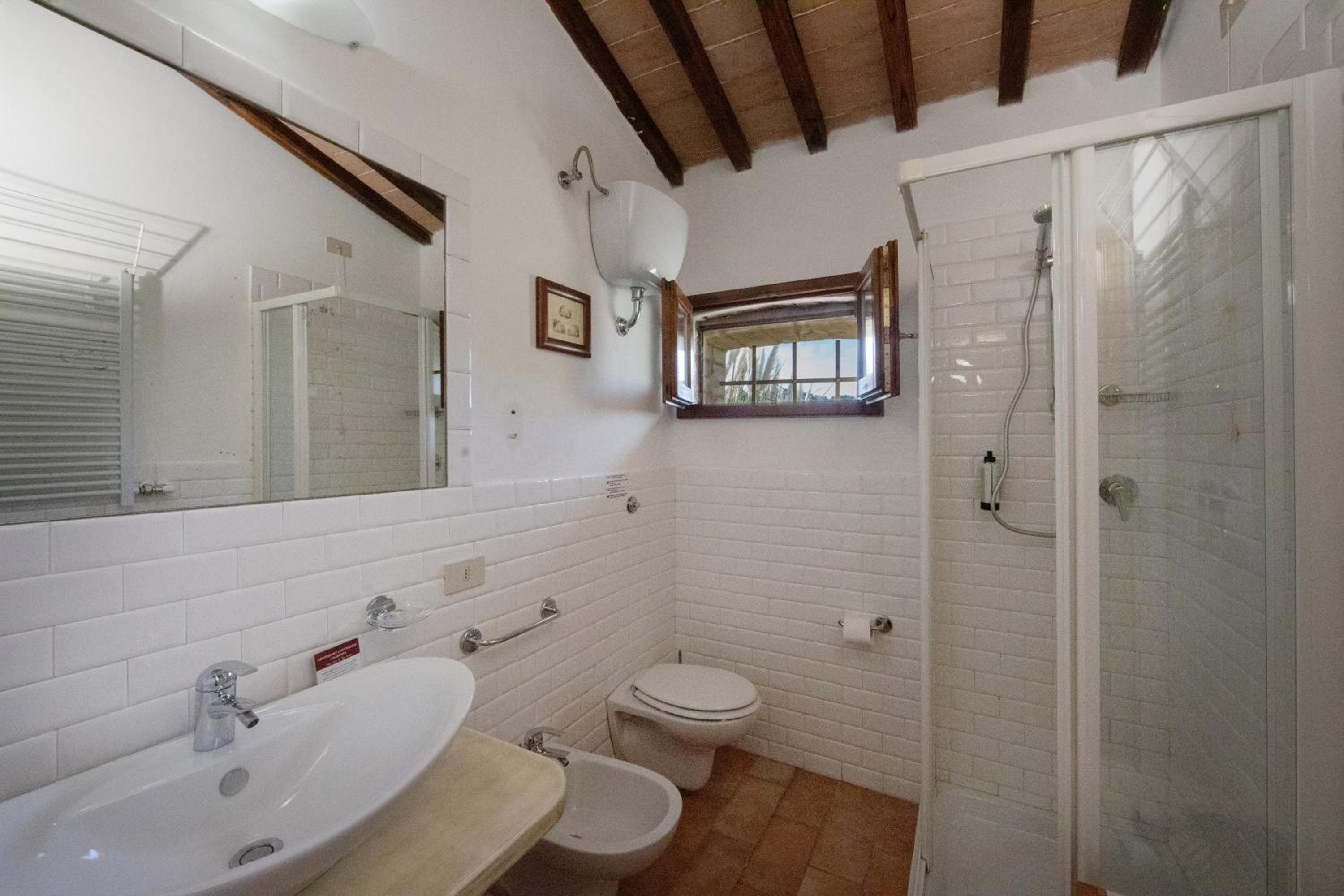 Double Room - Photo 6
