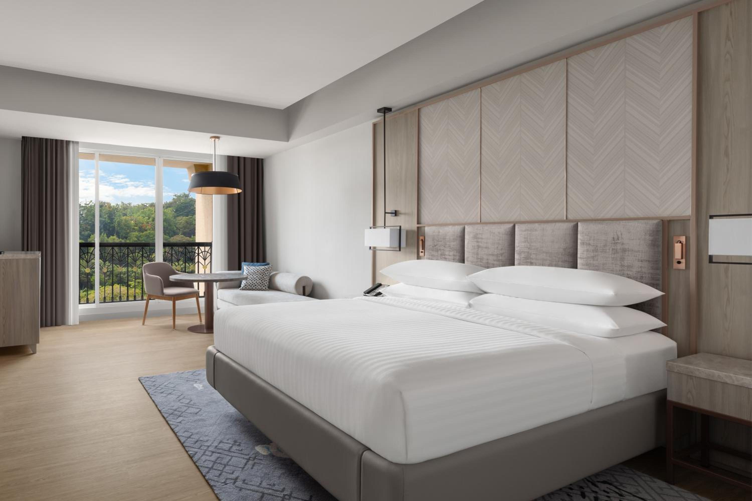 Deluxe, Guest room, King - Photo 2