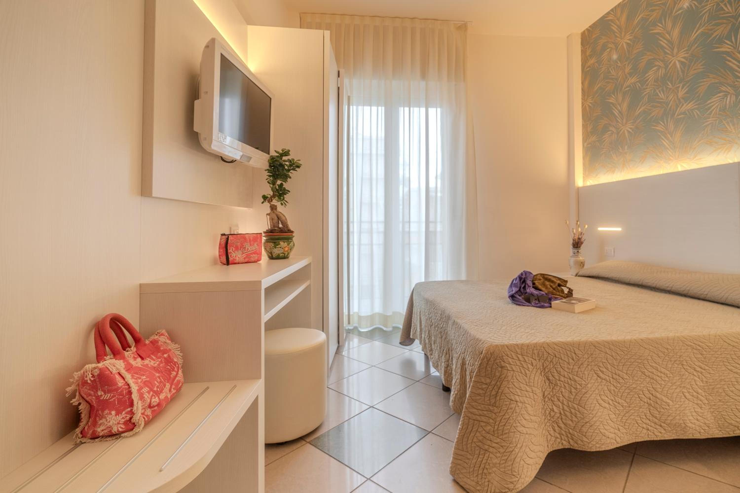 Double Room with Partial Sea View and Beach Package